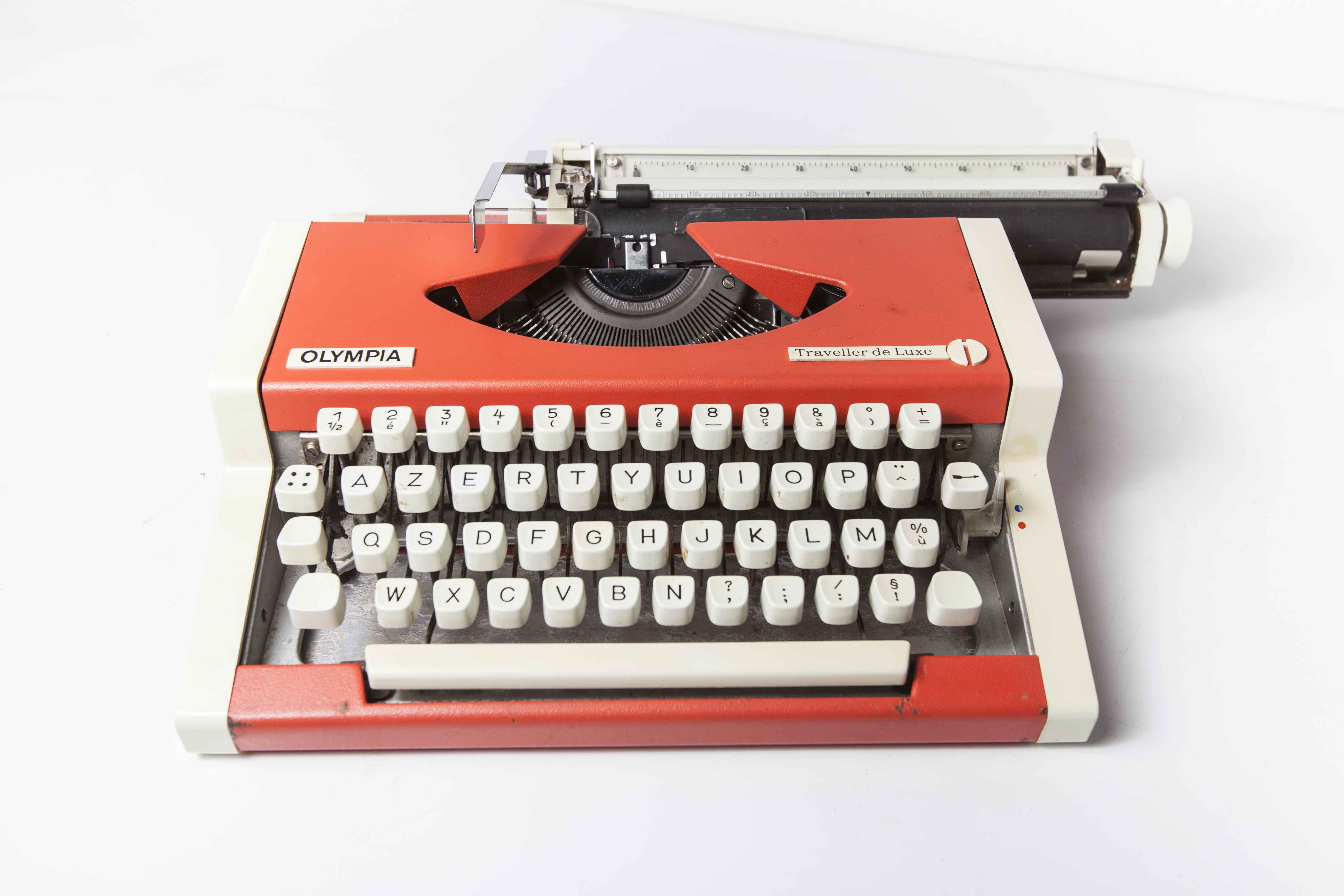 Machine à écrire Olympia Traveller de luxe 70 orange