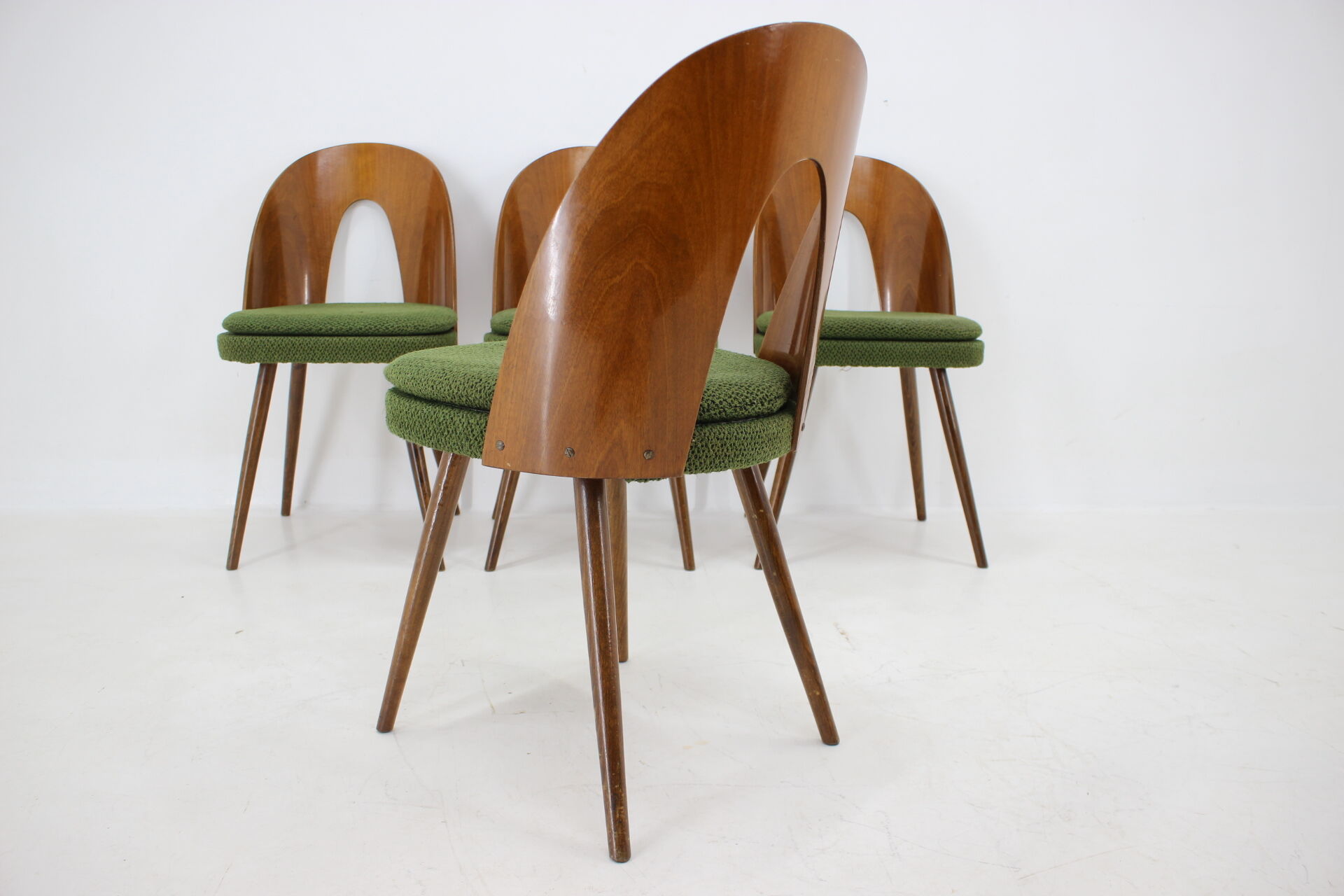 4 chaises d'Antonin Suman, Tchécoslovaquie, 1960