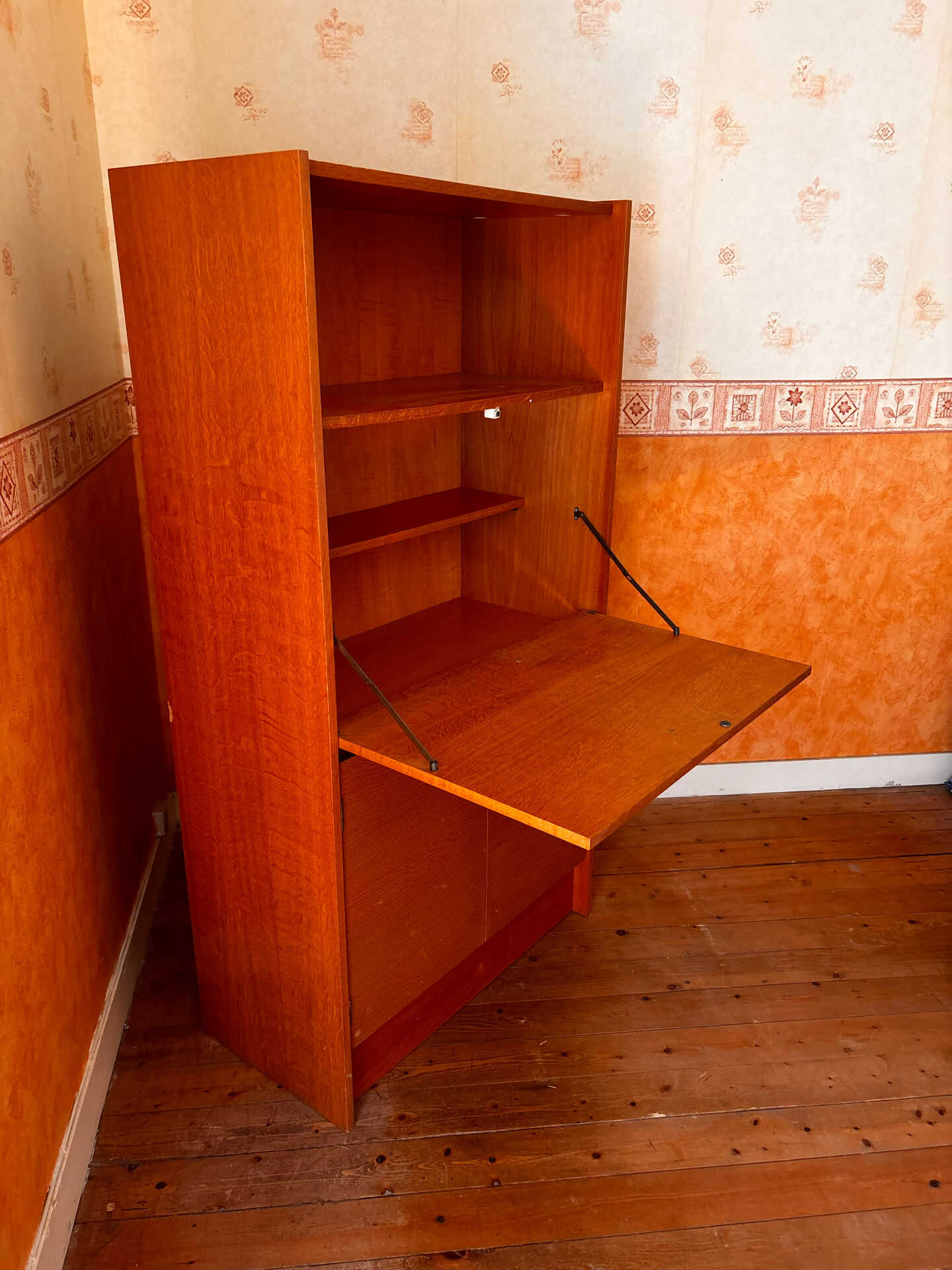 Vintage wooden secretary – Retro style from the 60s-70s