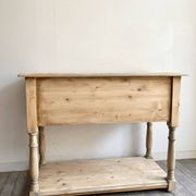 Petite console