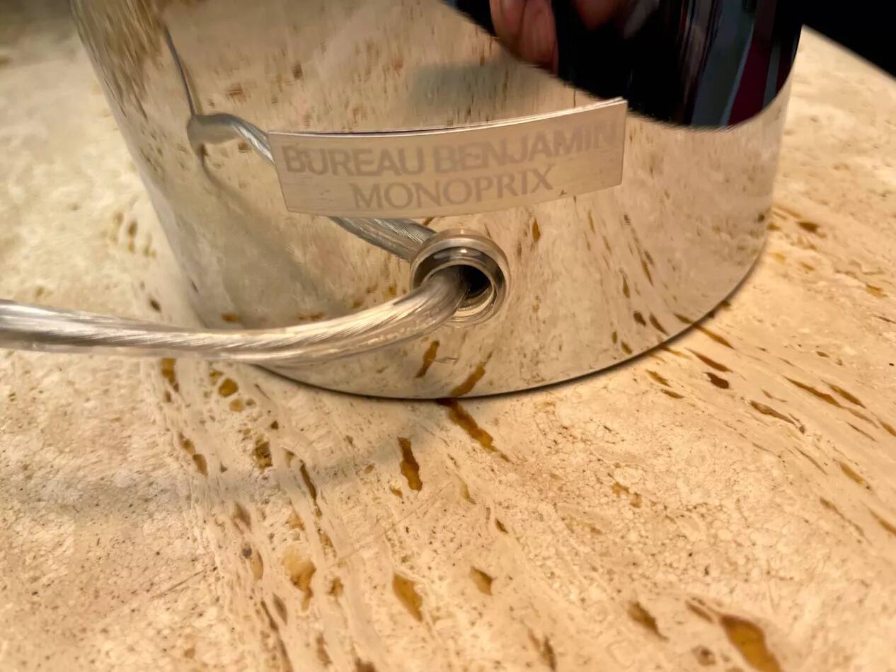 Dimensions : H40 x L40 x P26 Couleur : chrome Matériaux : Argent (matériau)