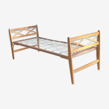 Daybed foldable crossbed bed