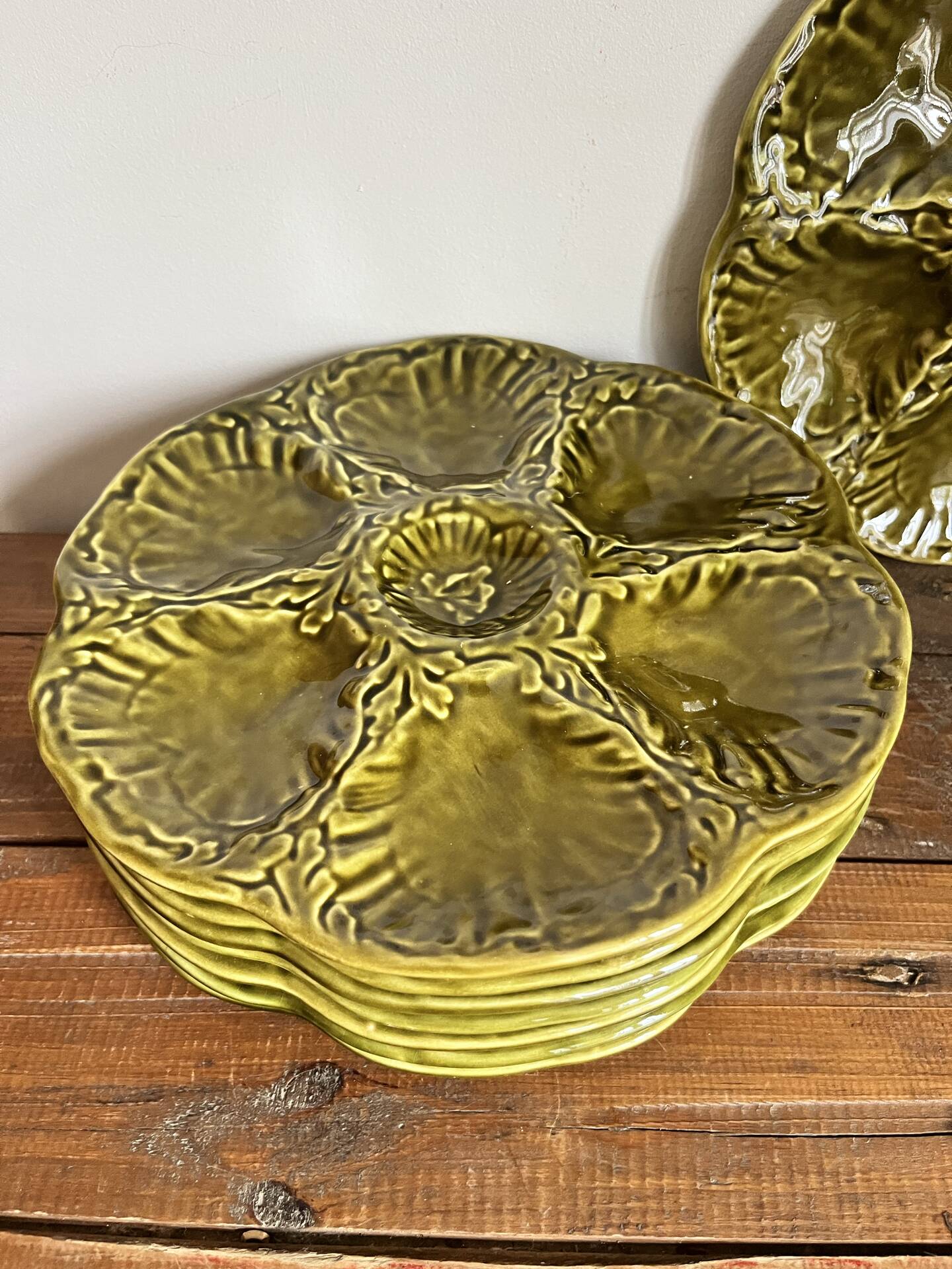 8 assiettes à huîtres Barbotine 