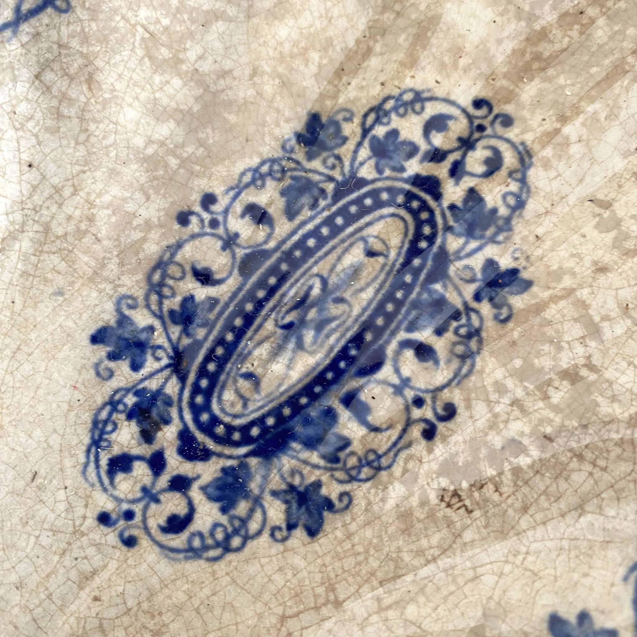 Ravier en terre de fer coquille Jules Vieillard, service "Louis XV"