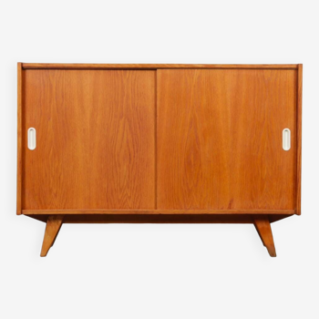 Commode en chêne, modèle U-452, par Jiroutek pour Interier Praha, 1960