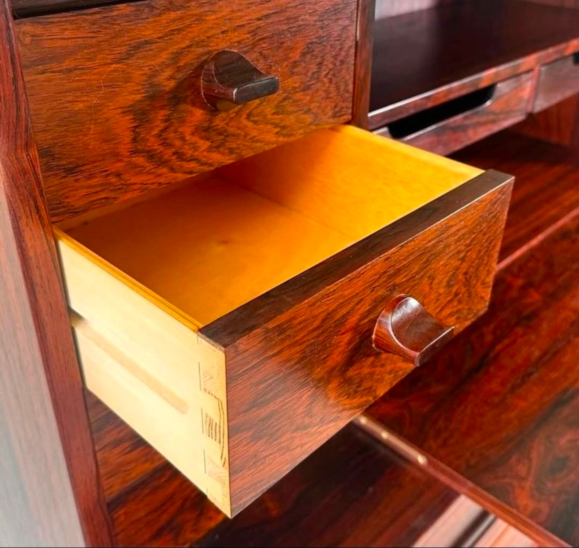 Very rare – Model No. 69 secretary in Rio rosewood – Arne Wahl I