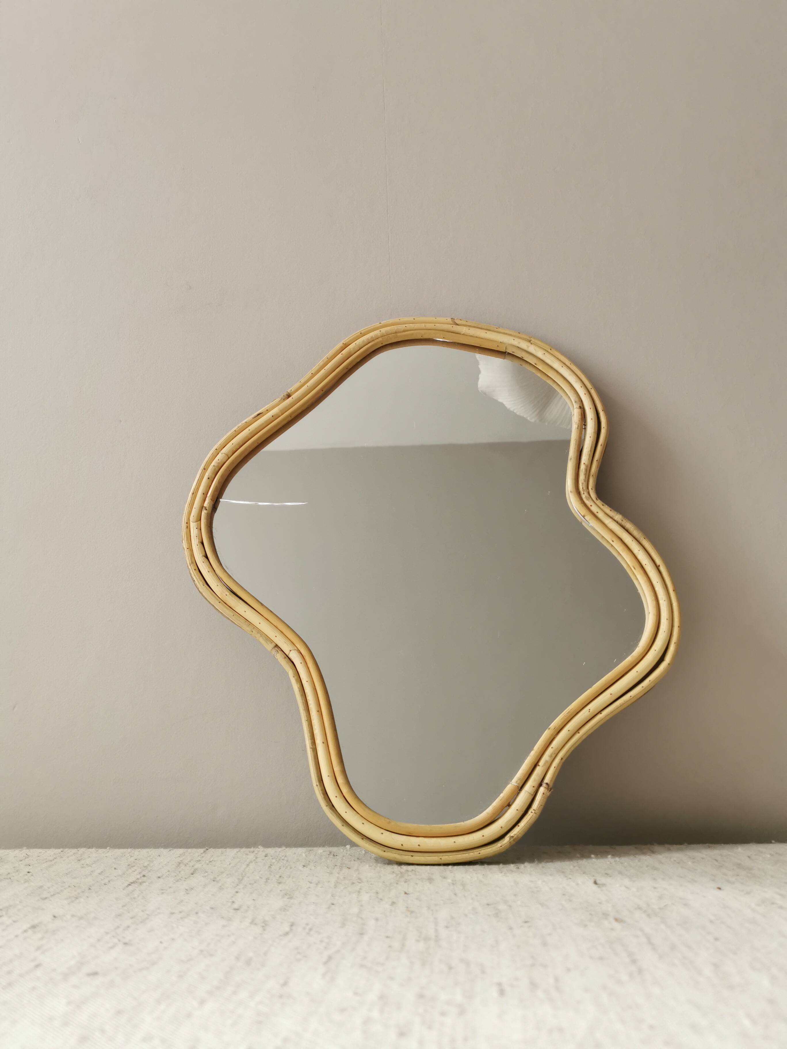 Archibald wooden mirror – 40×35 cm – Mirror - slight snag on the mirror