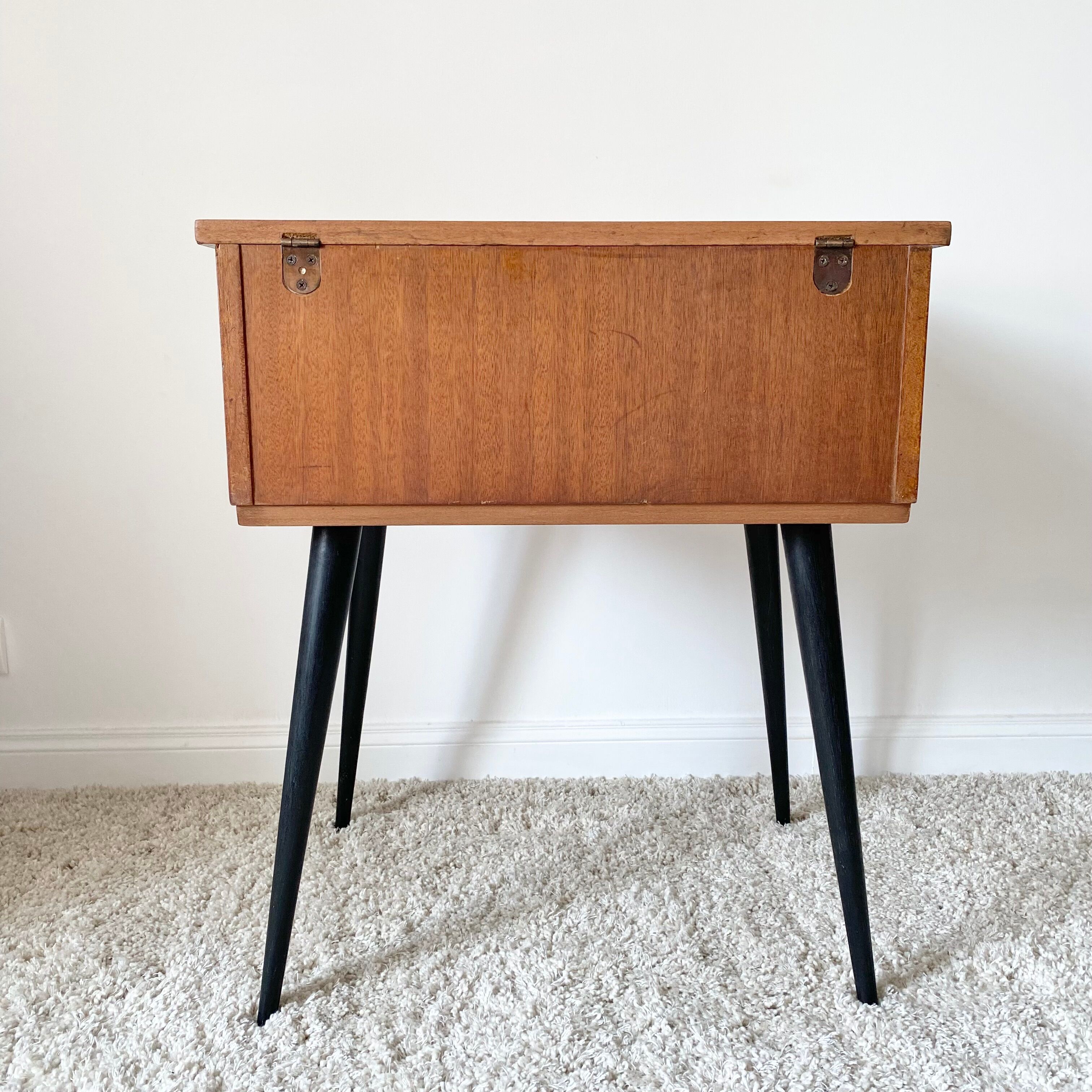 Vintage console desktop