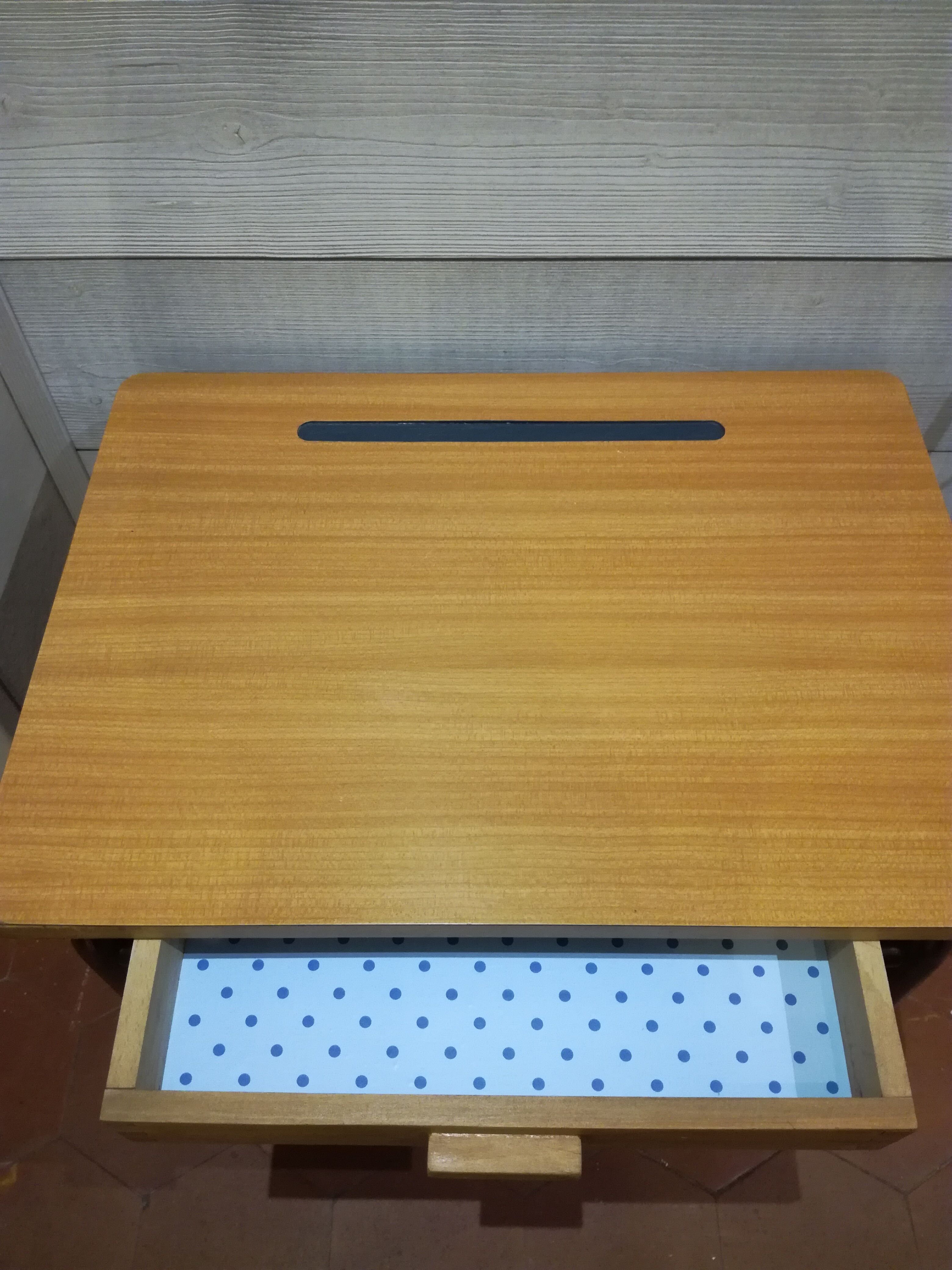 Child formica desk