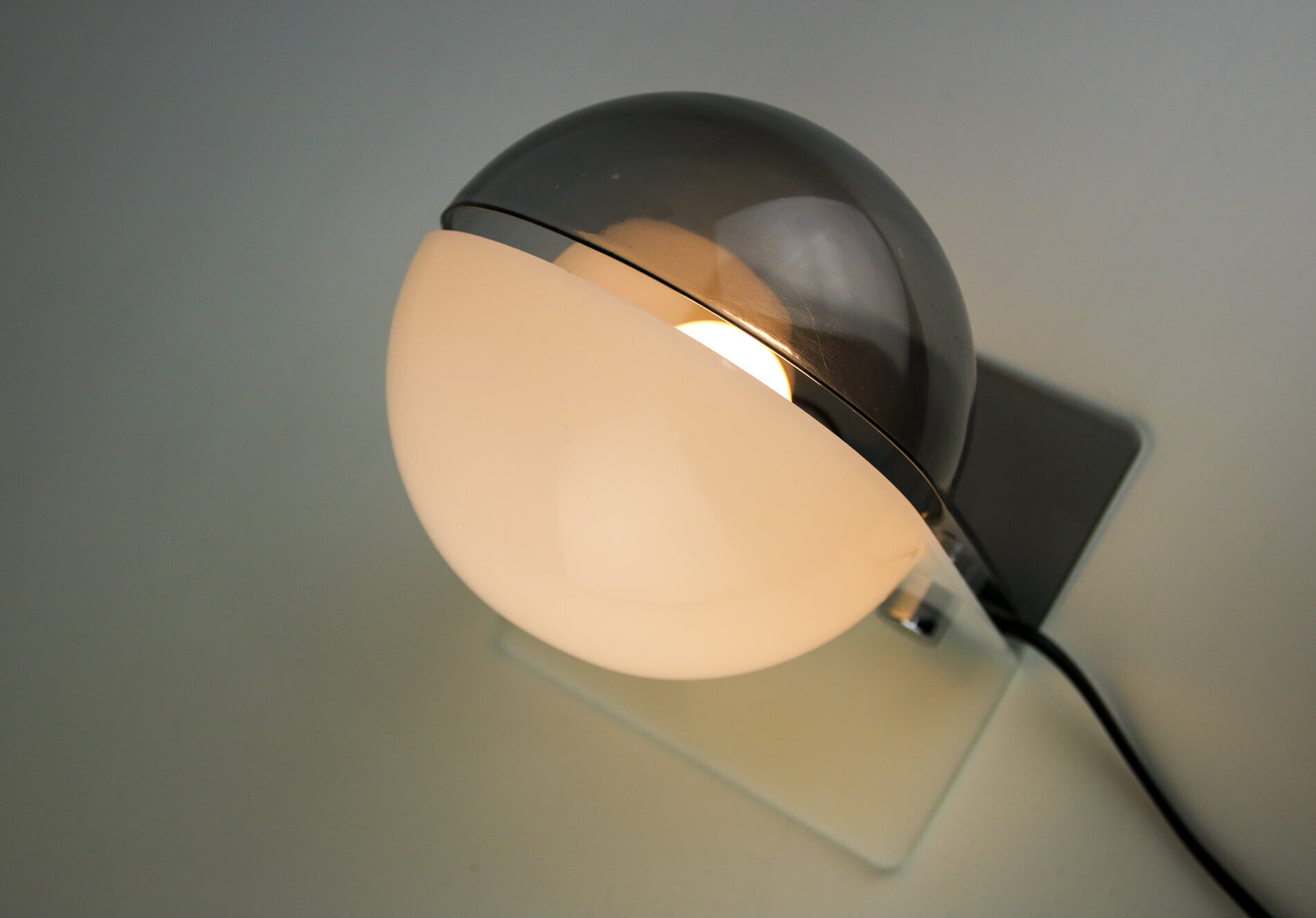 Lampe de table Sirio gris et blanc de Guzzini