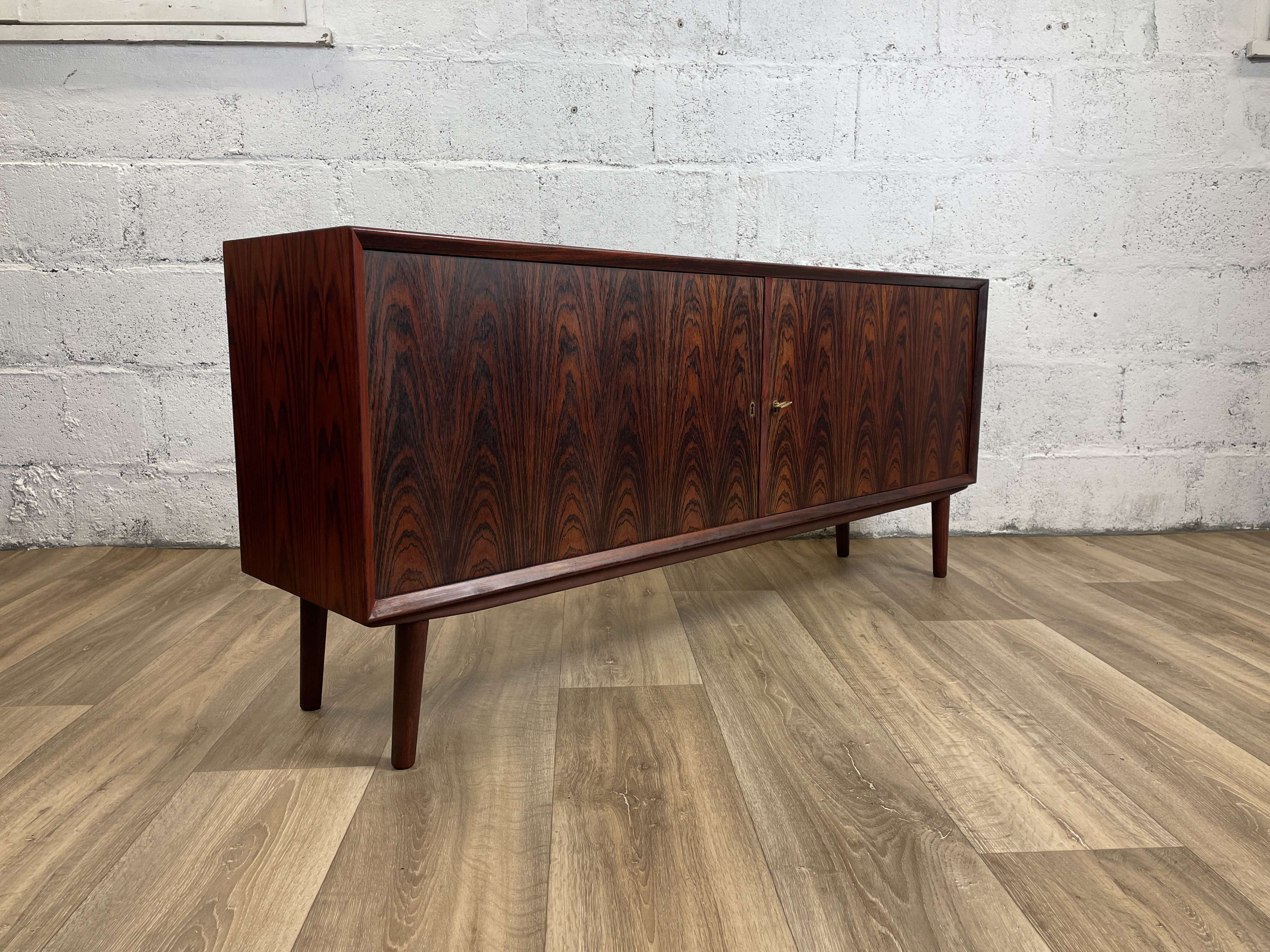 Scandinavian TV stand in rosewood signed Brouer, 60s
