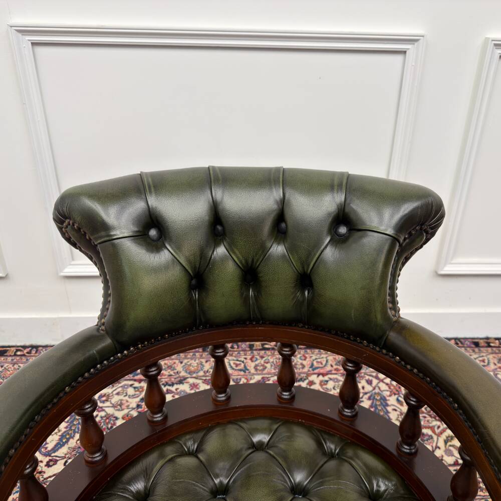 Chaise de bureau Chesterfield anglaise, chaise de capitaine, verte.