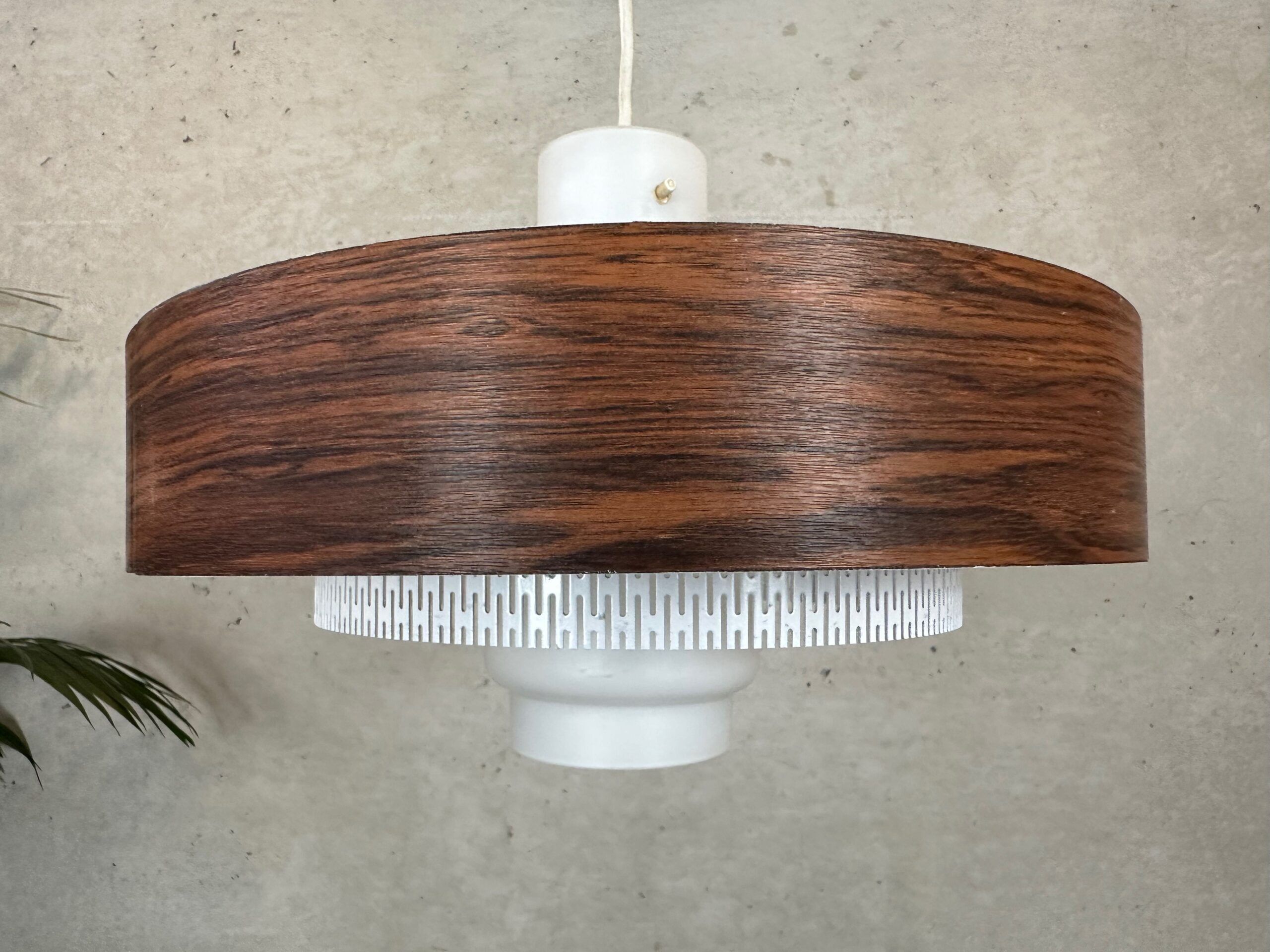 Vintage pendant lamp – metal and opaline
