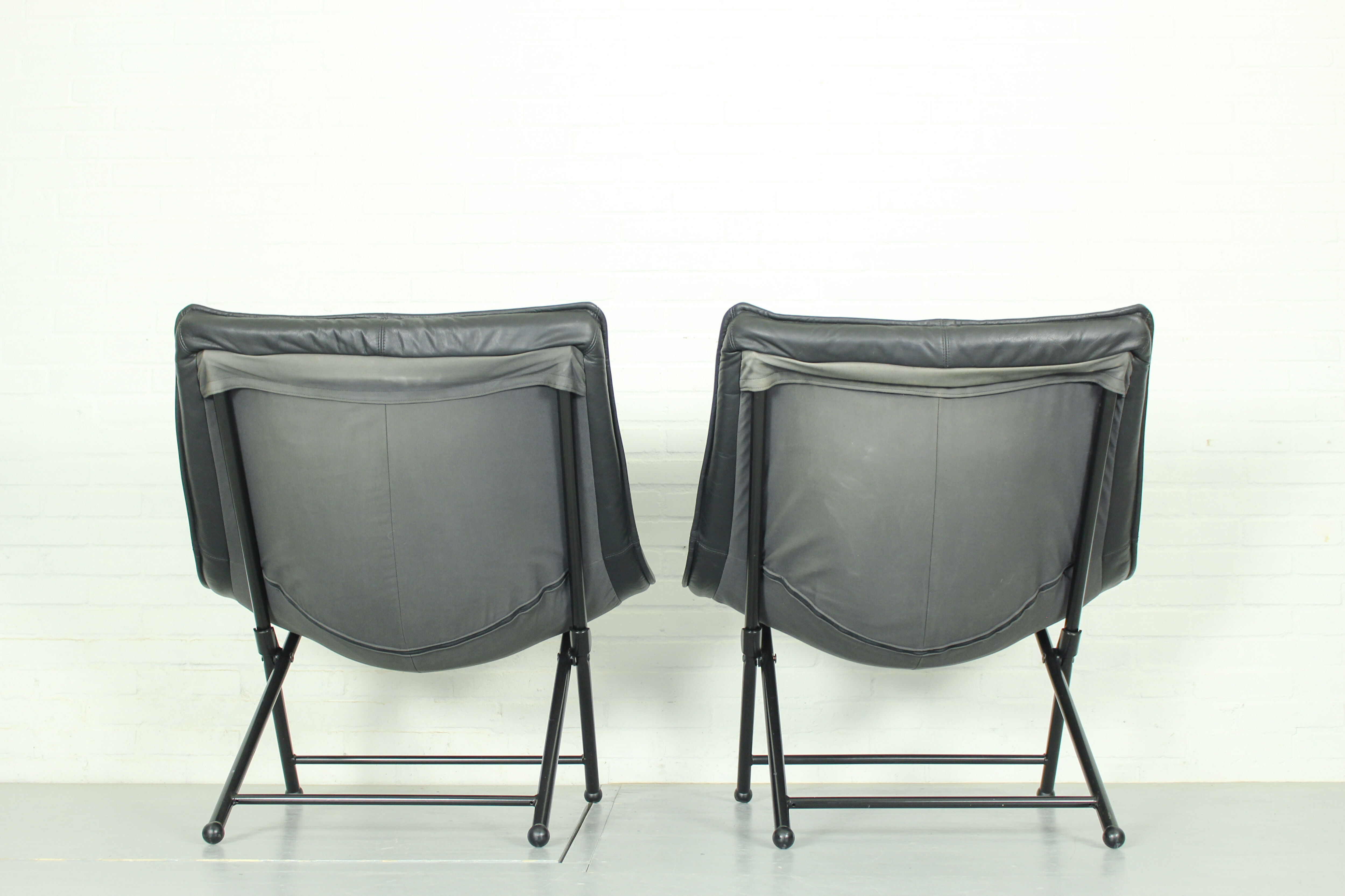 Folding Lounge Chairs in black leather by Teun van Zanten for Molinari, 1970s