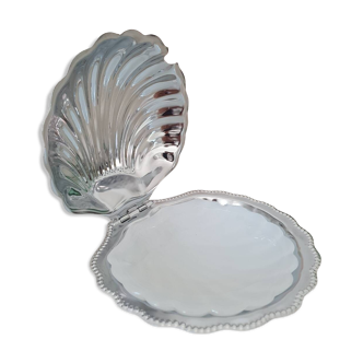 Shell butter dish in silver metal and its white glass cup