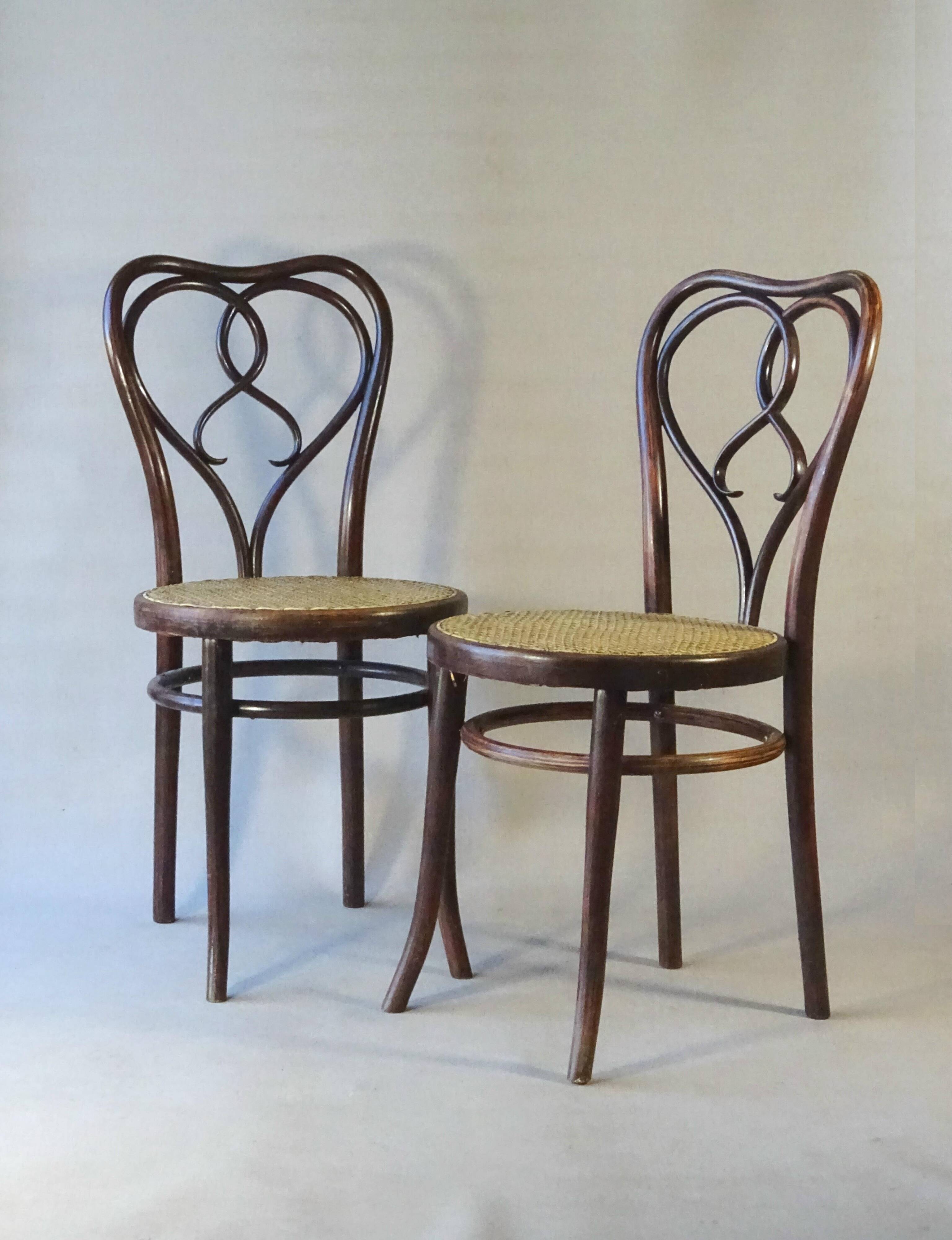 Two Thonet chairs No. 561 from the USA catalogue. Around 1925.