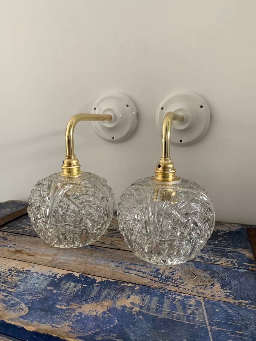 Set of wall sconces in chiseled glass