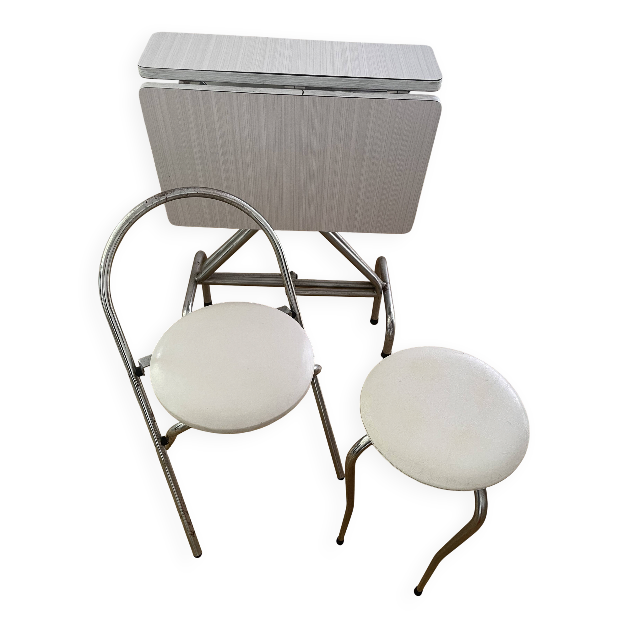 Small stools in metal and faux leather.