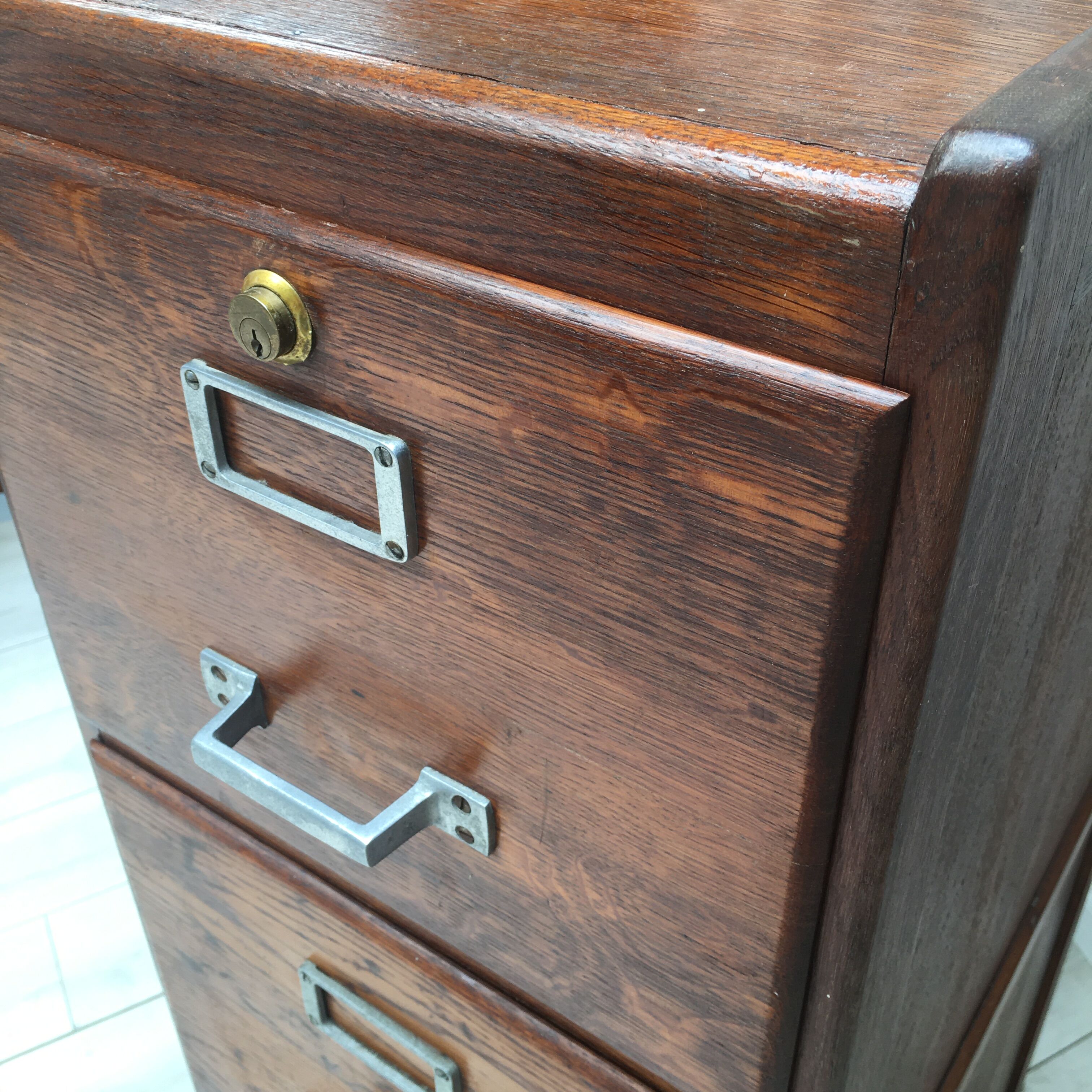 Drawer cabinet