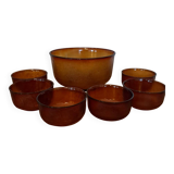 Ensemble coupelles et plat en verre ambré, années 70