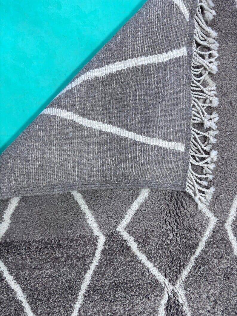 Beni Ouraine handwoven rug, size 100 x 200 cm