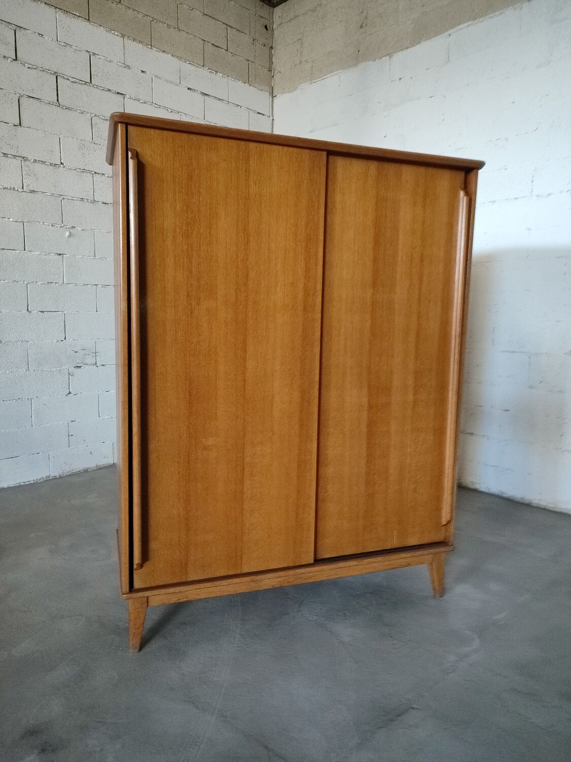 Wardrobe foot vintage compass