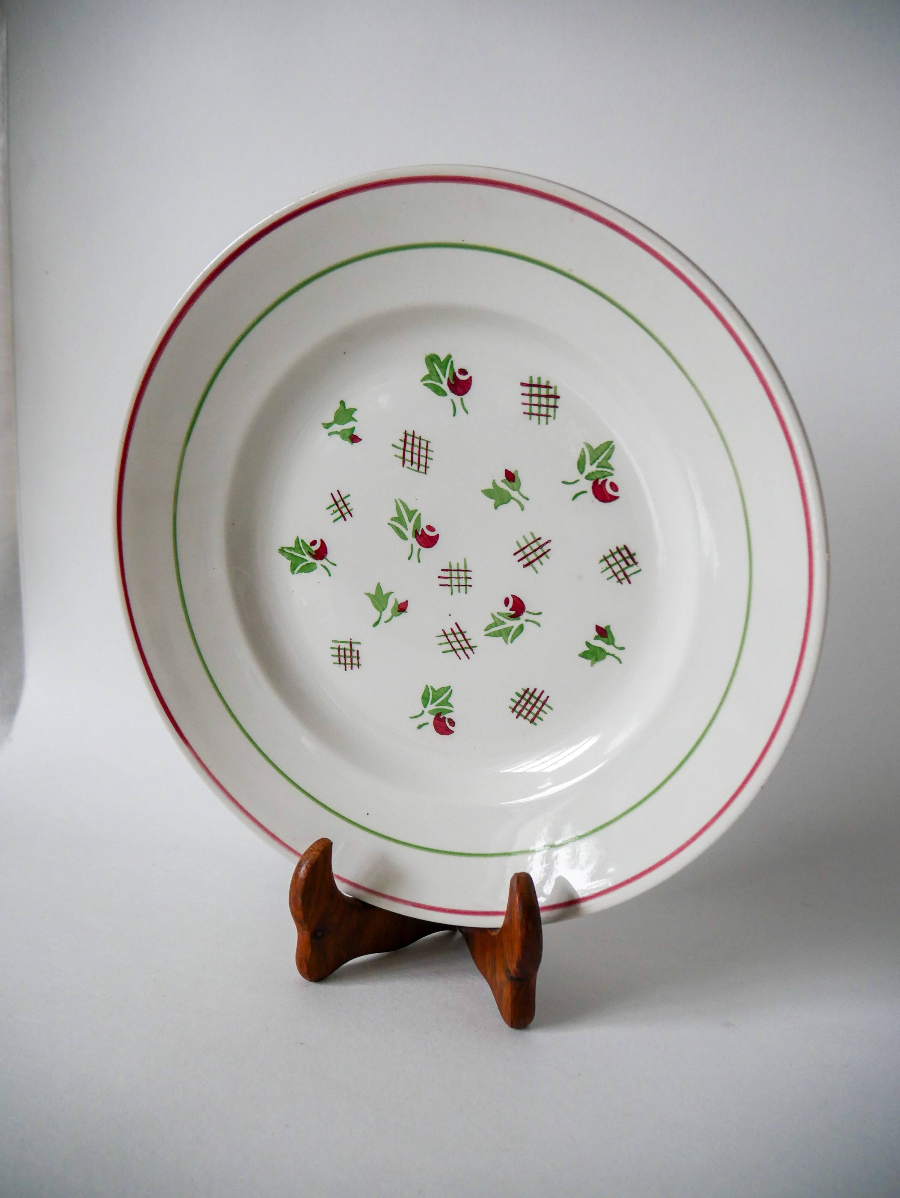 Round digoin sarreguemines dish pink and green 1940