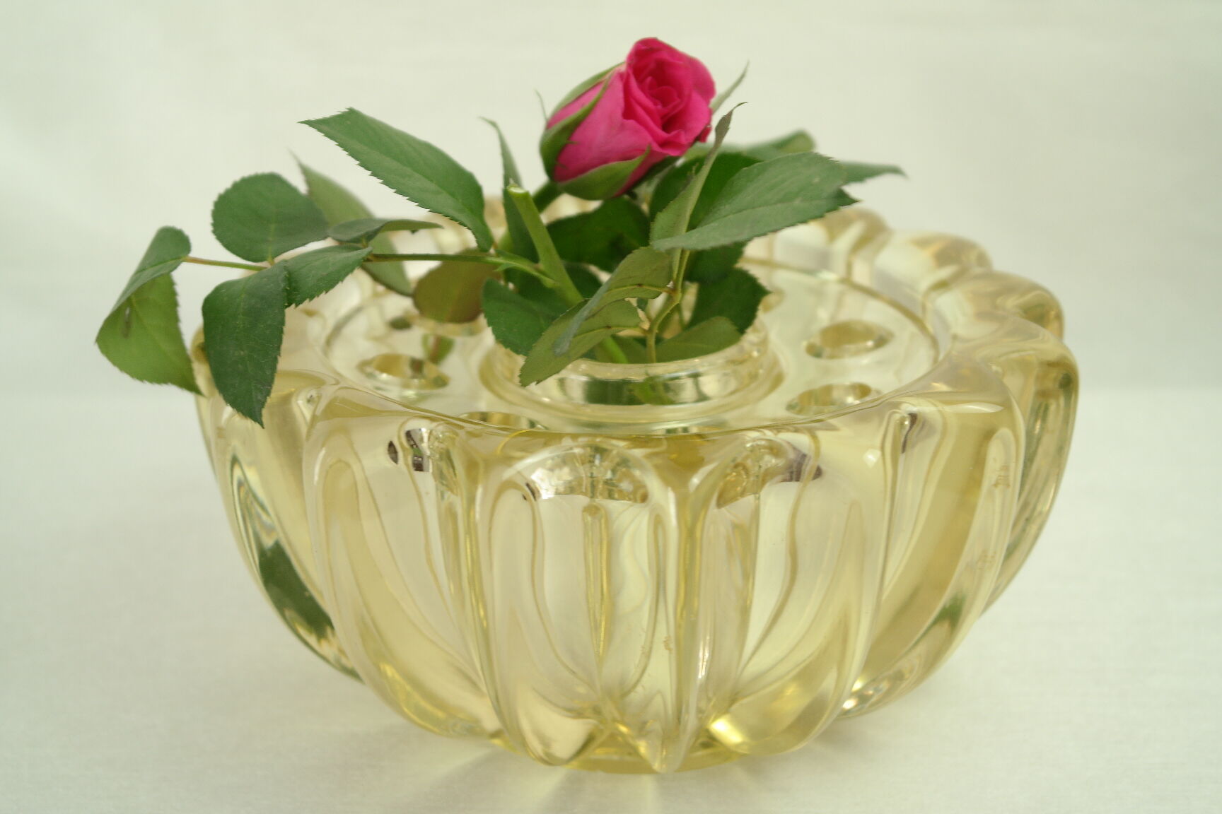 Pique flowers Art Deco P. d'Avesn yellow