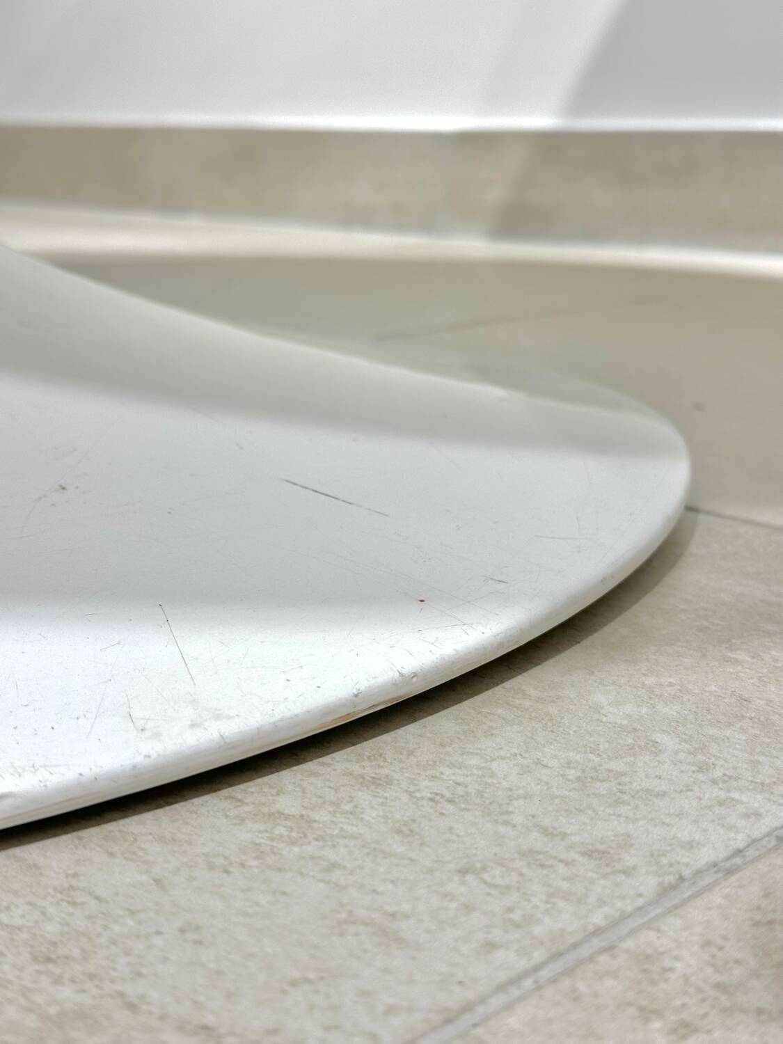 Knoll Saarinen Tulip Table 137cm in marble