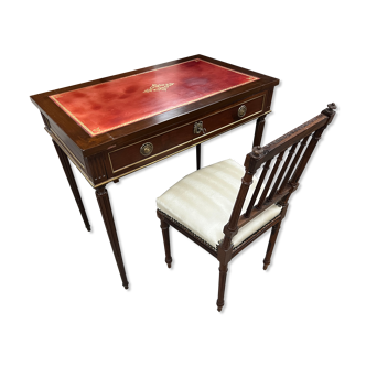 Bureau plat et chaise style Louis XVI en placage d'acajou (XIXe siècle)