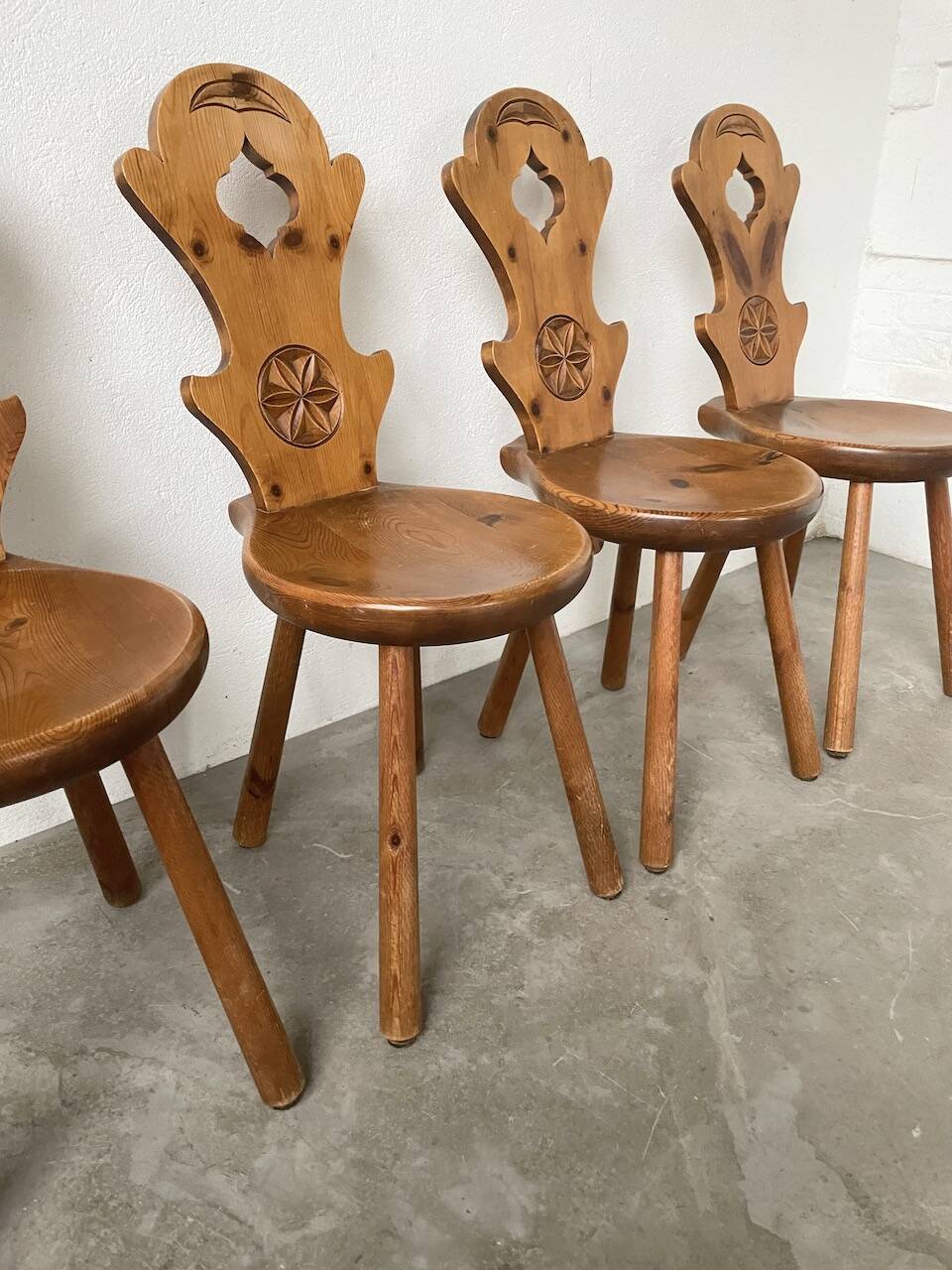 Set of 4 Savoyard pine chairs from the 60s