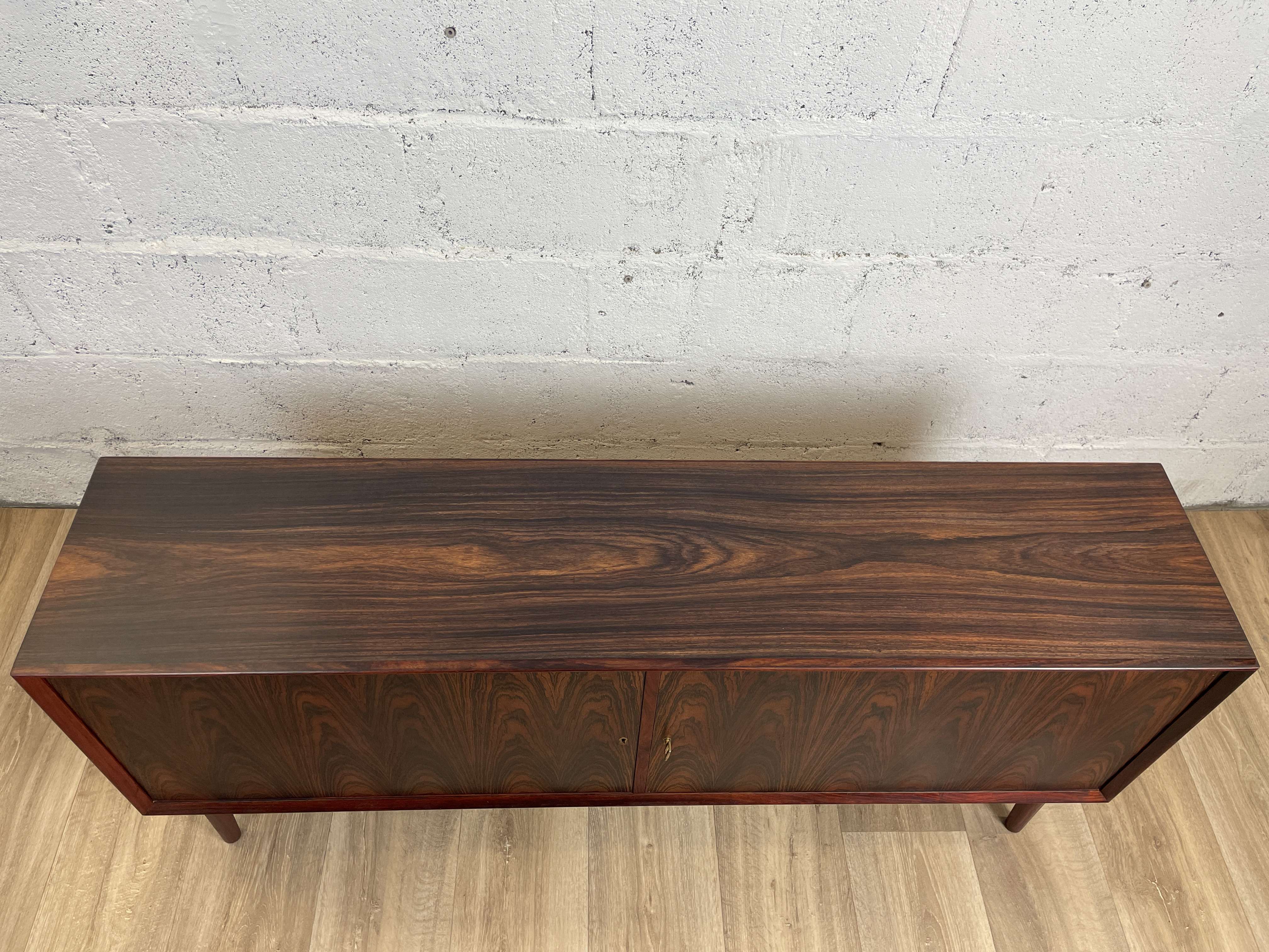 Scandinavian TV stand in rosewood signed Brouer, 60s