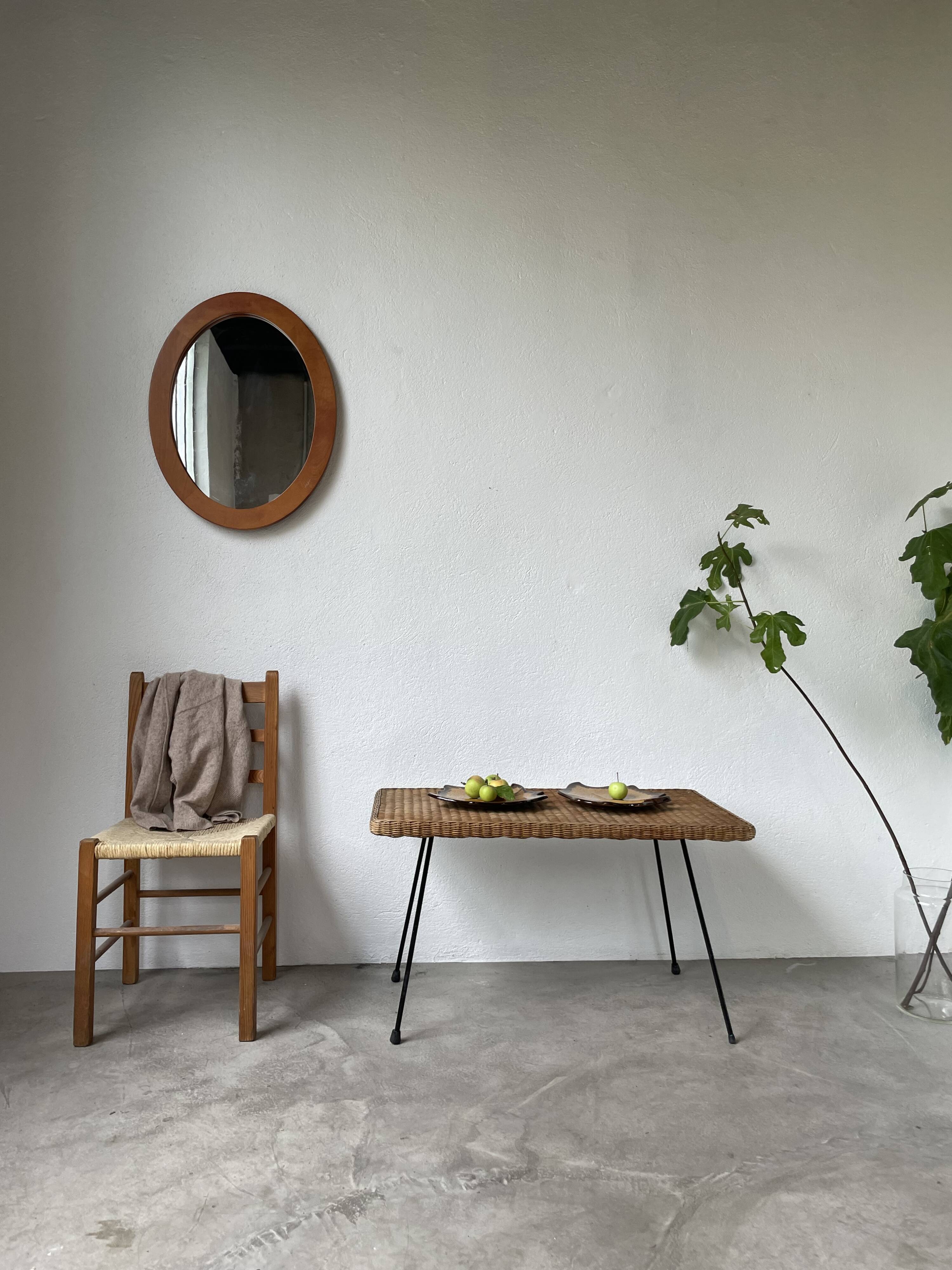 Table basse osier tressé et métal 1960