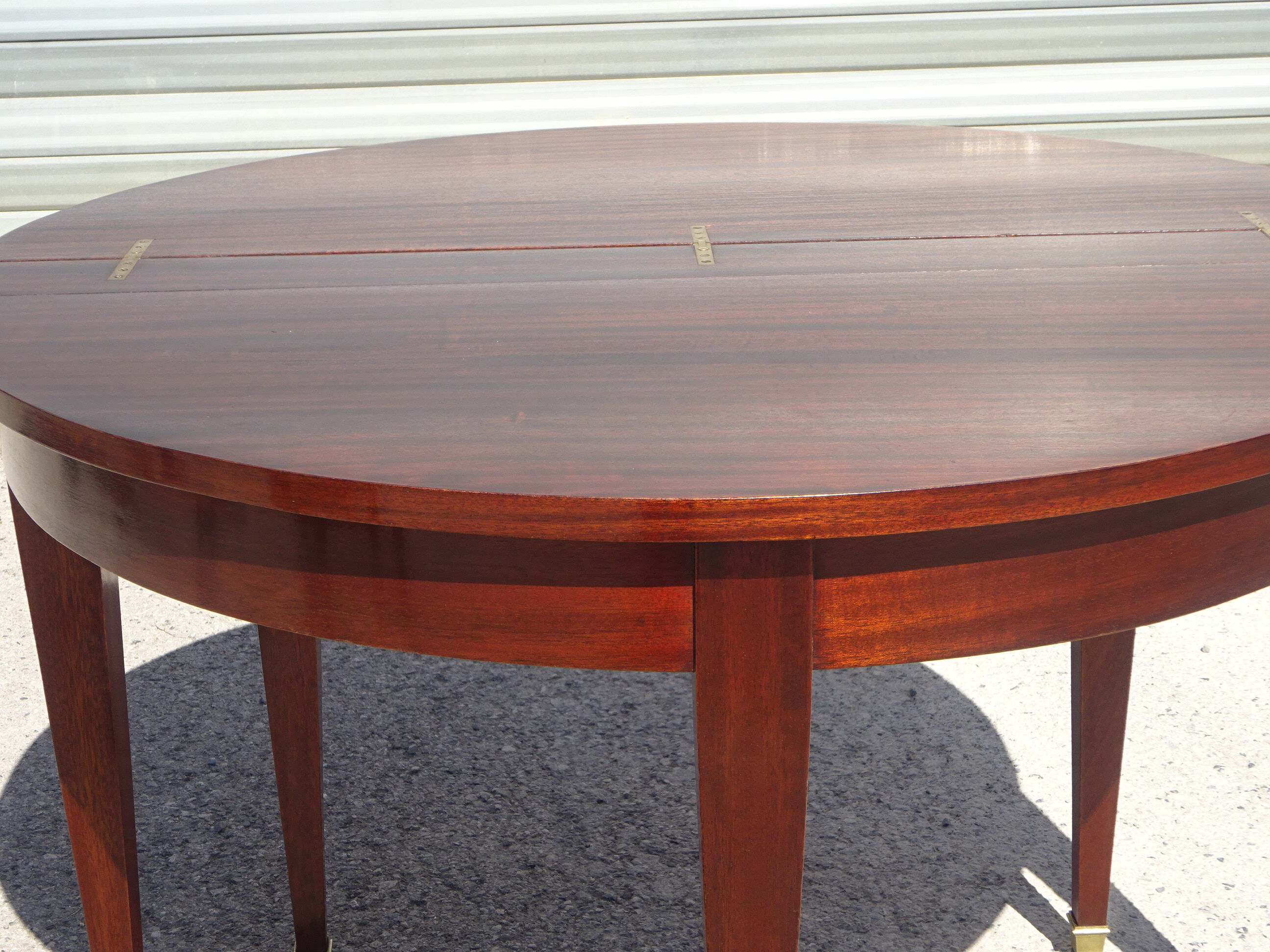 Half-moon console table, extendable in Empire style.