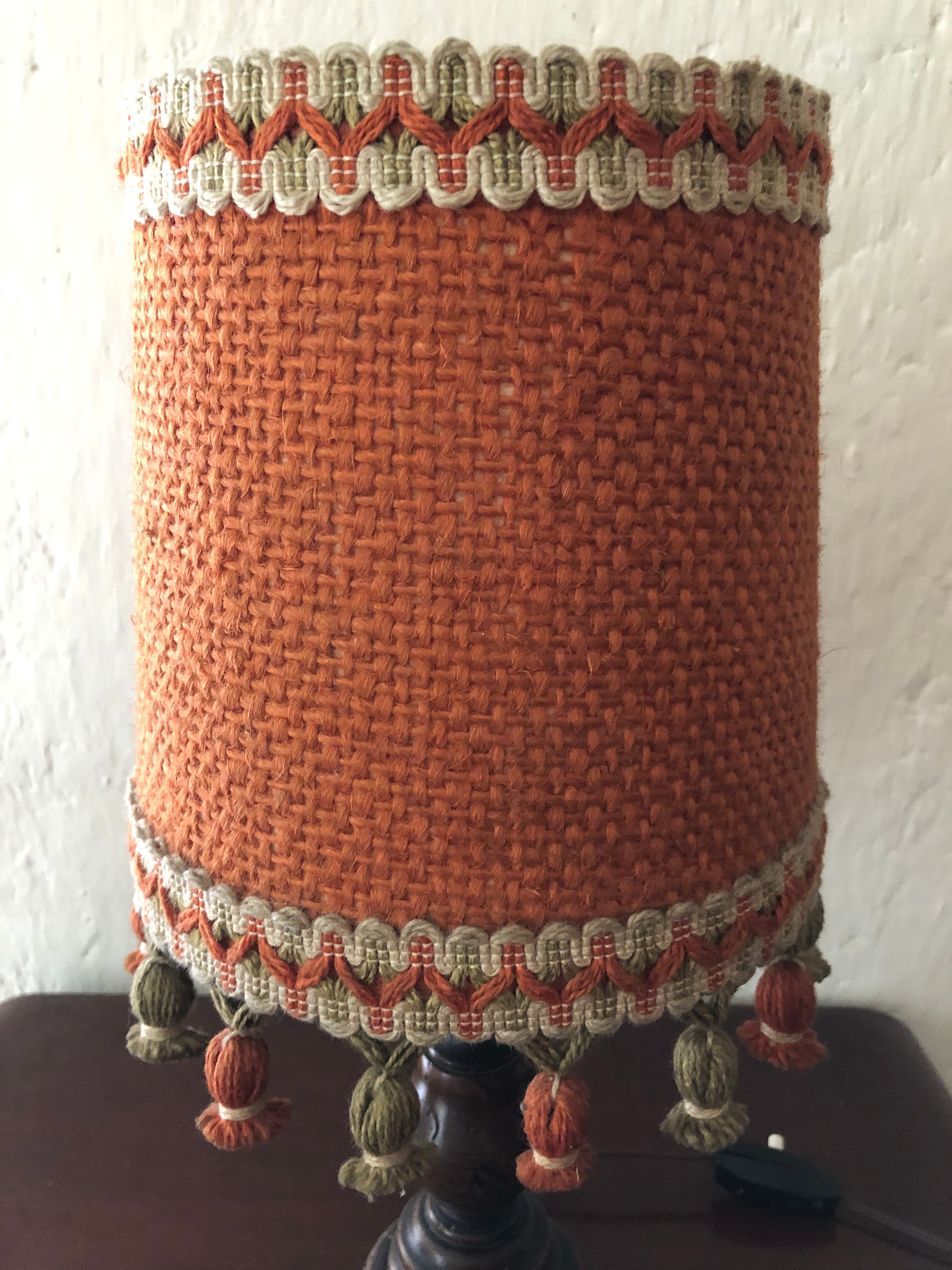 Table lamp wood and jute with pompoms