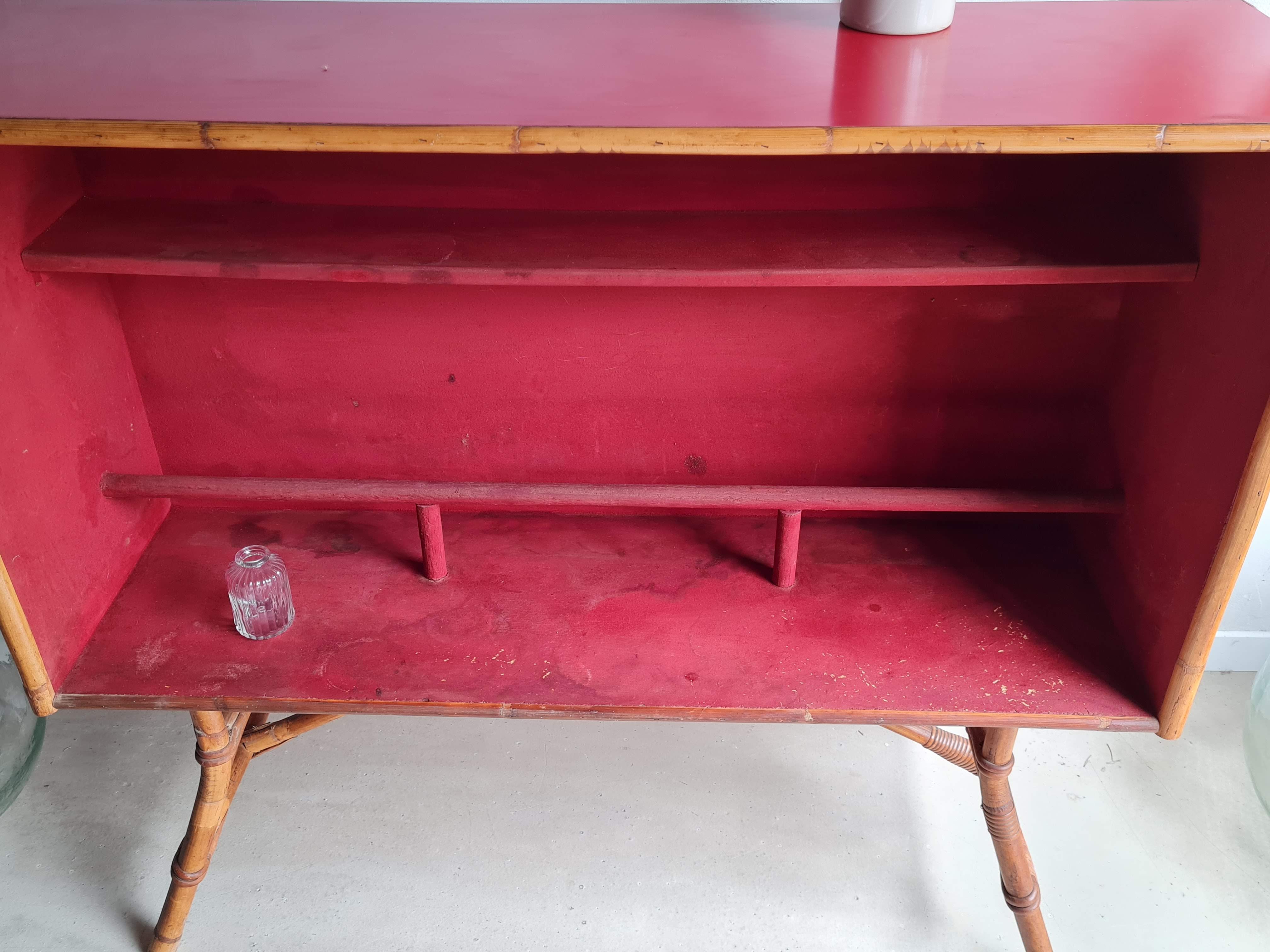 Bar rattan foot compass