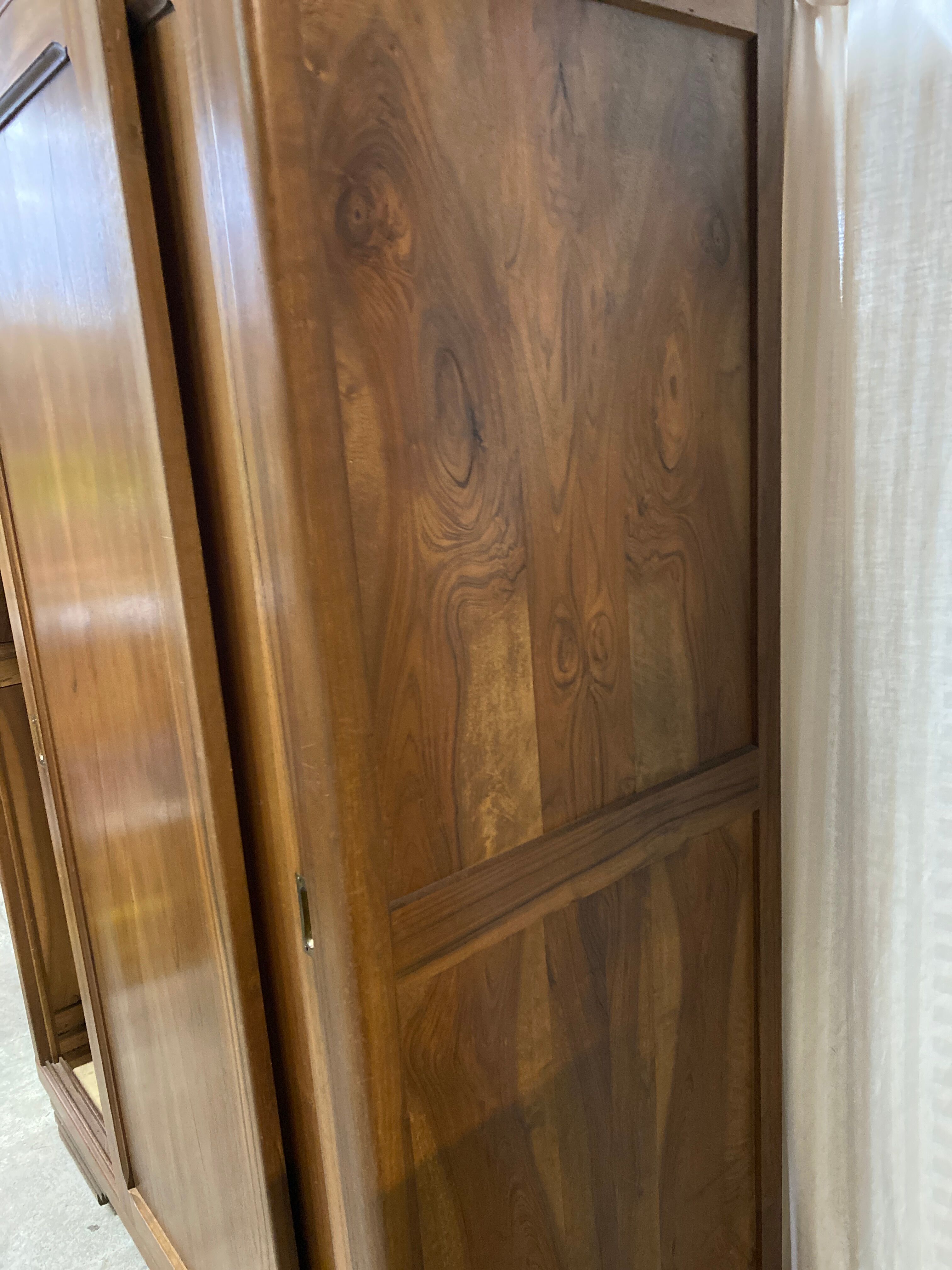 Wardrobe sliding doors