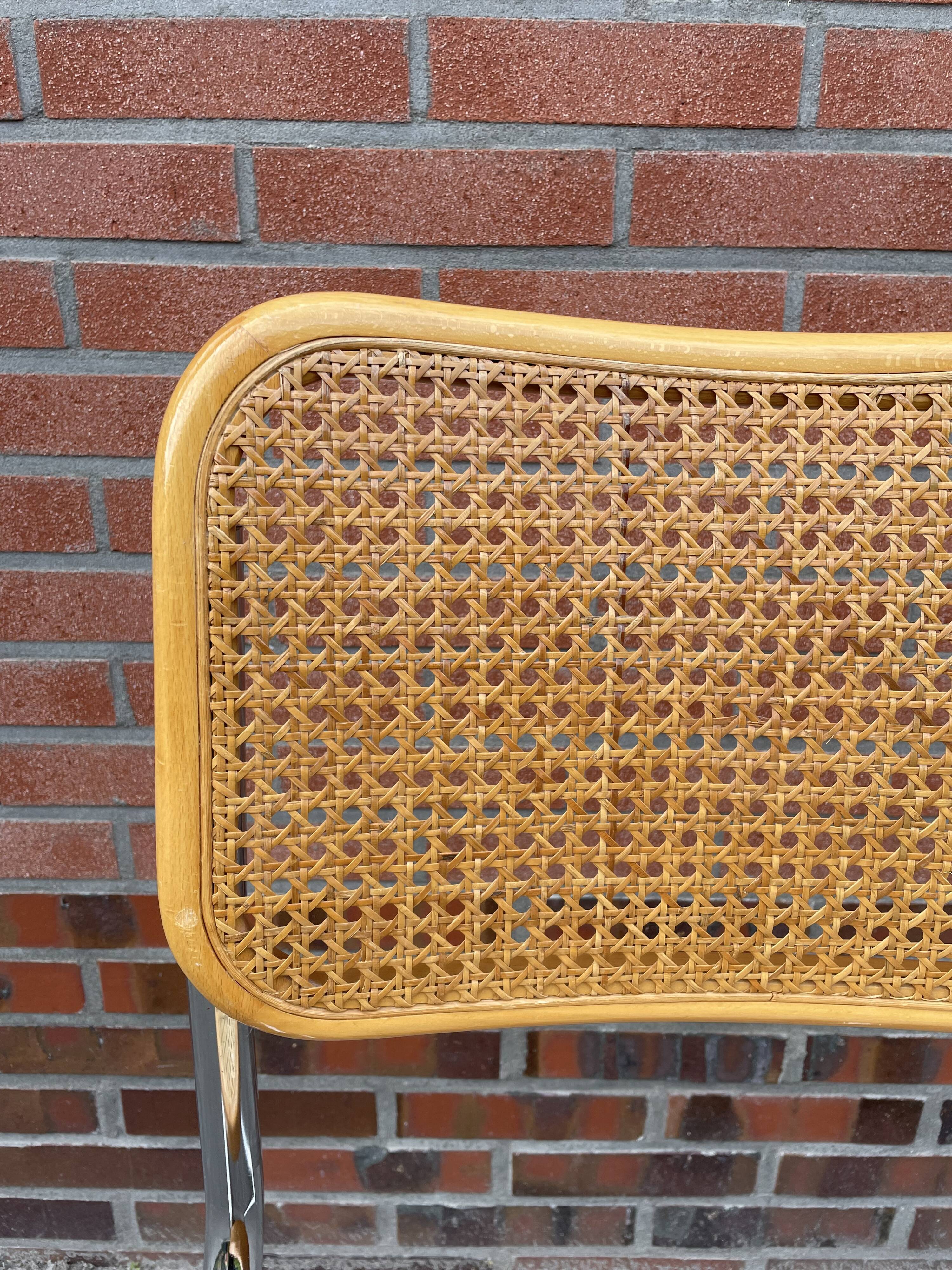 Ensemble de 4 Chaises vintage modèle Cesca B32 en chrome et bois