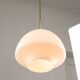 Suspension italienne vintage en verre opalin et laiton