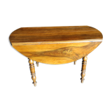 Table ronde à volets Louis Philippe, en noyer avec deux allonges.