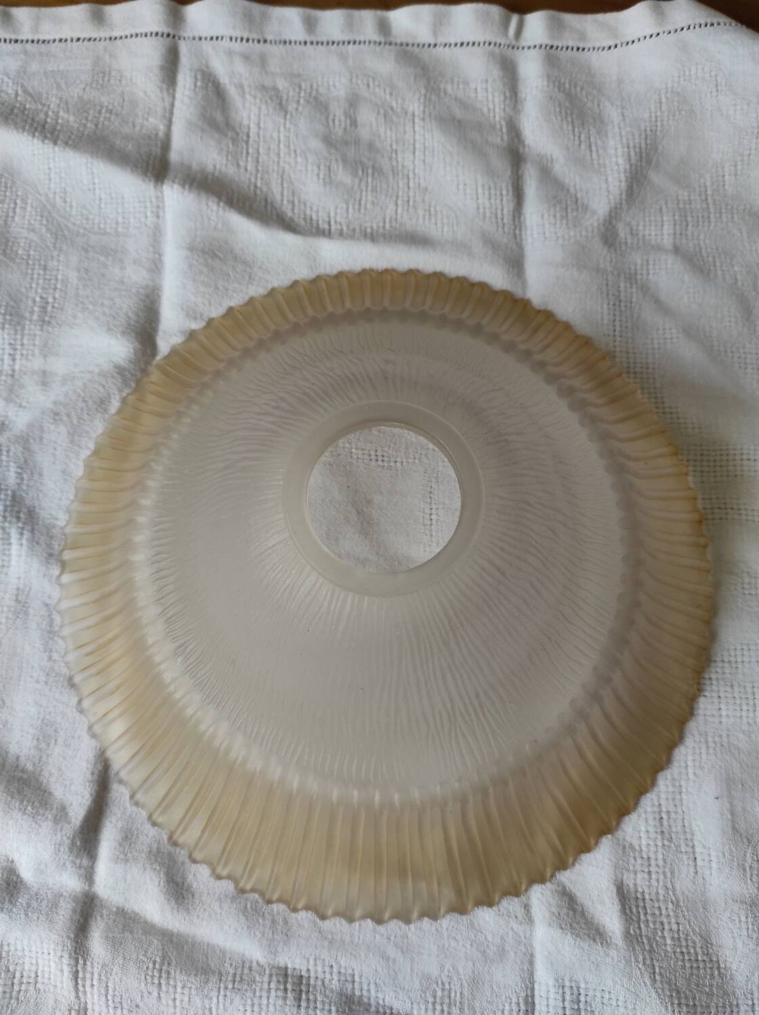 Bicolour glass bowl-shaped lampshade
