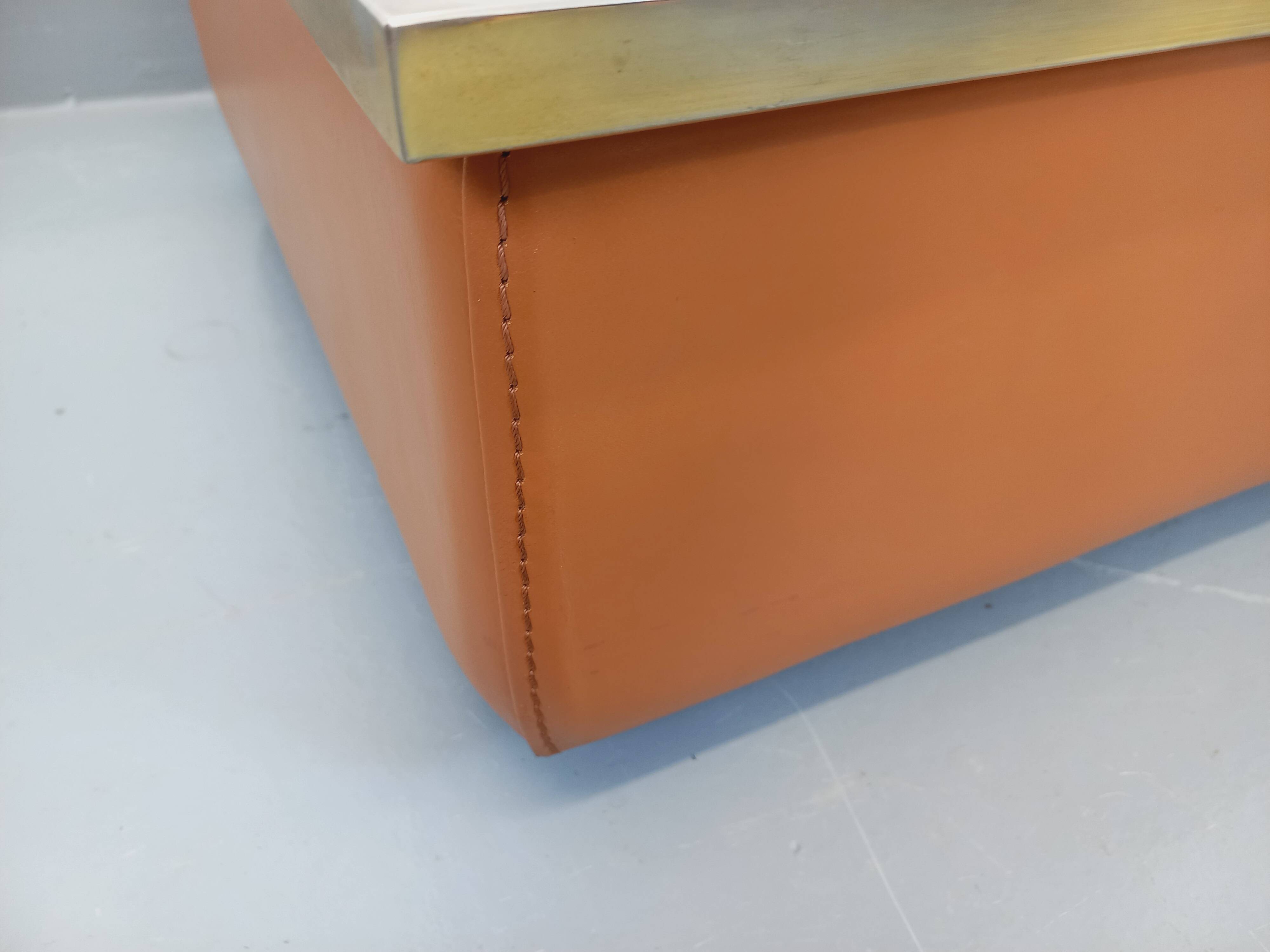 Vintage coffee table in églomisé glass, chrome and leather from the 70s