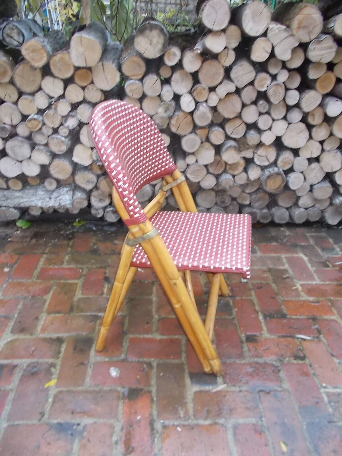 Rotating folding bistro chair