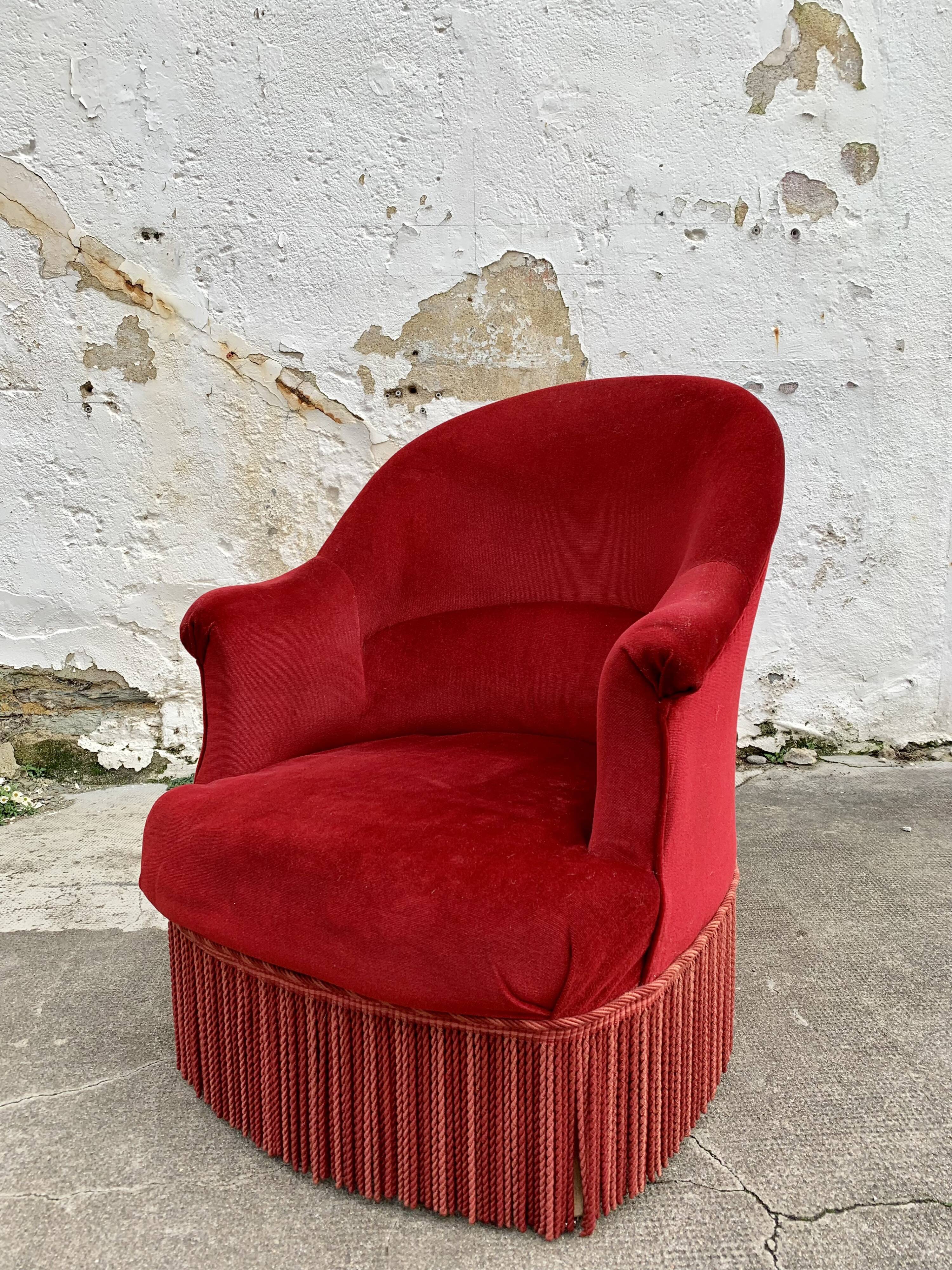 Red velvet toad armchair