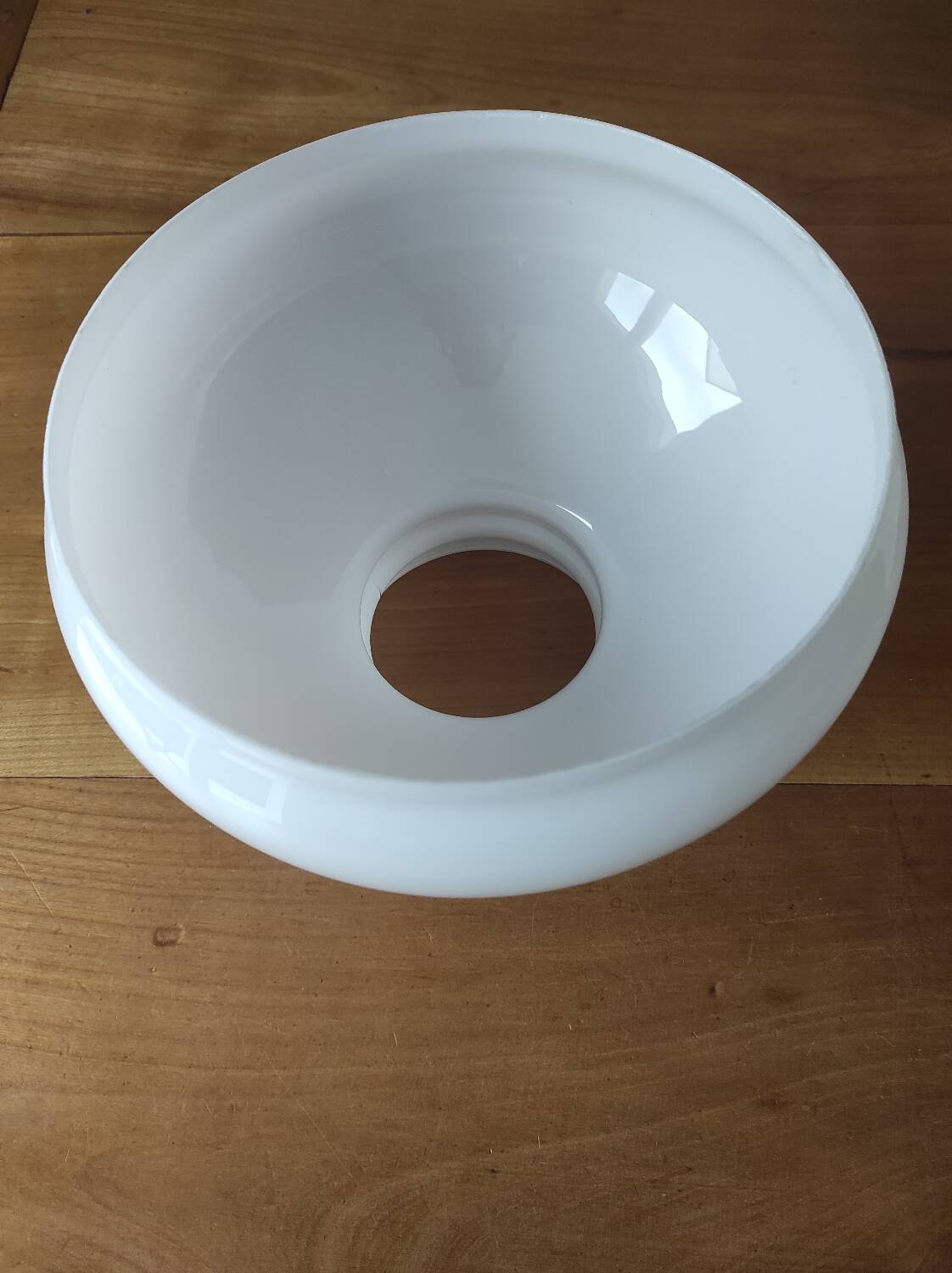 Globe in opaline, height 16.7 cm