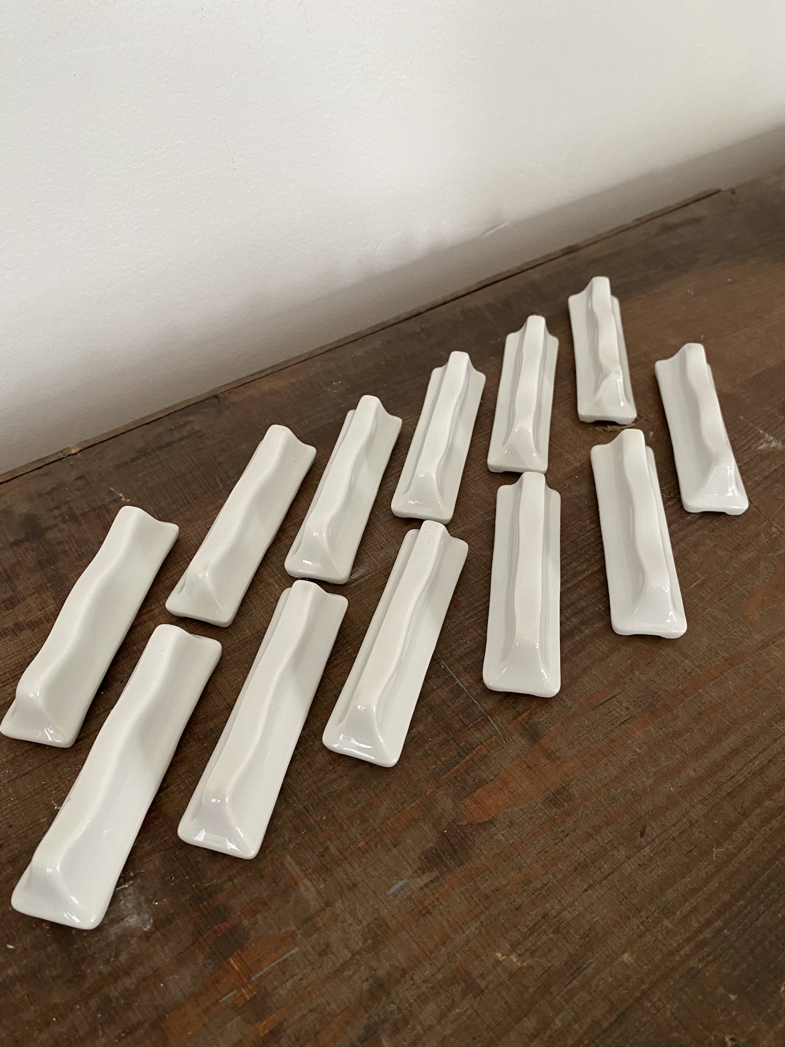 Vintage knife holders of 12, in white wave-shaped porcelain