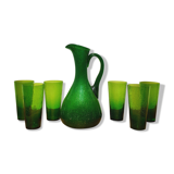 Service with green orangeade