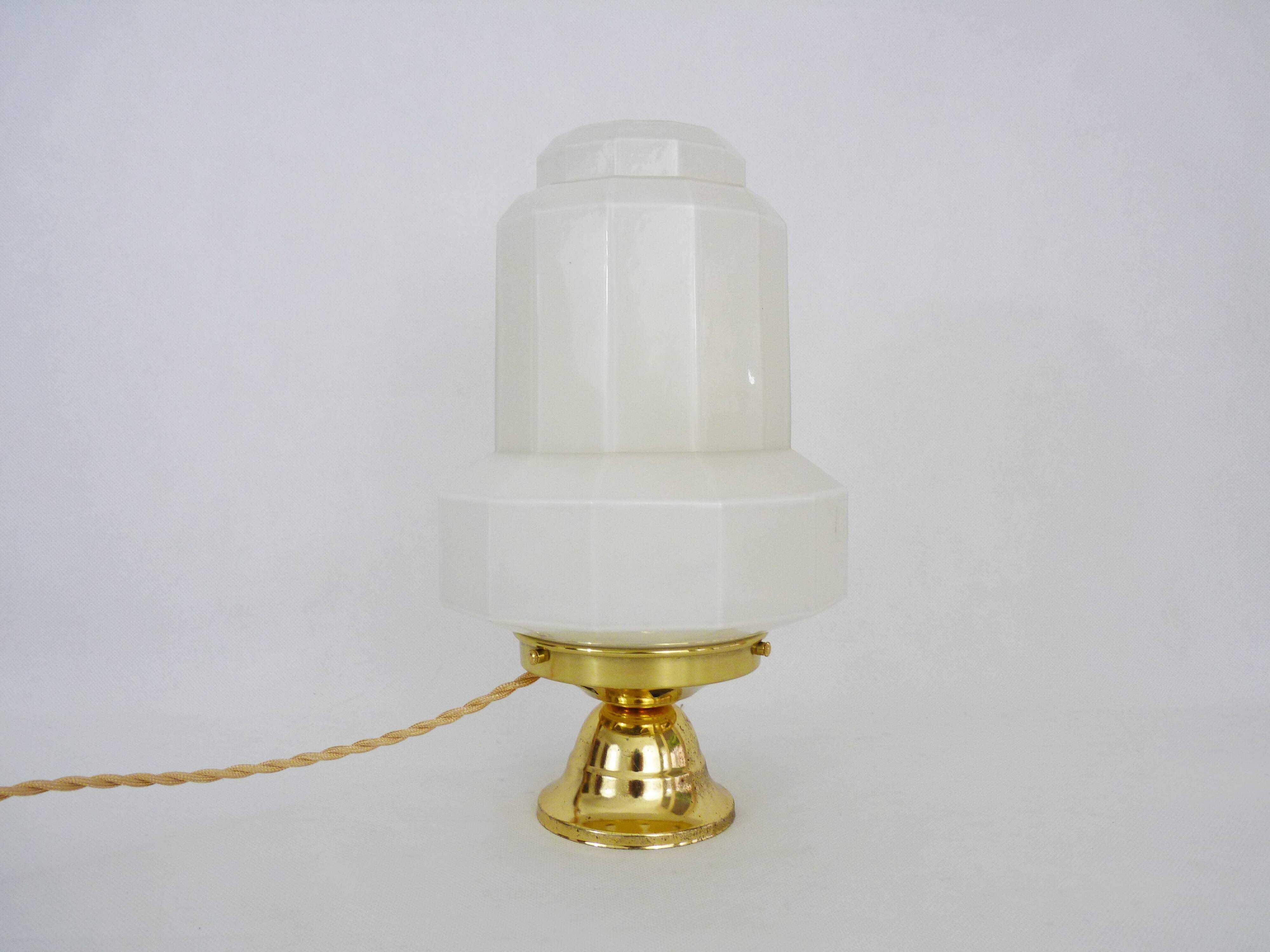 Skyscraper lamp in opaline and brass foot. Globe Art Deco