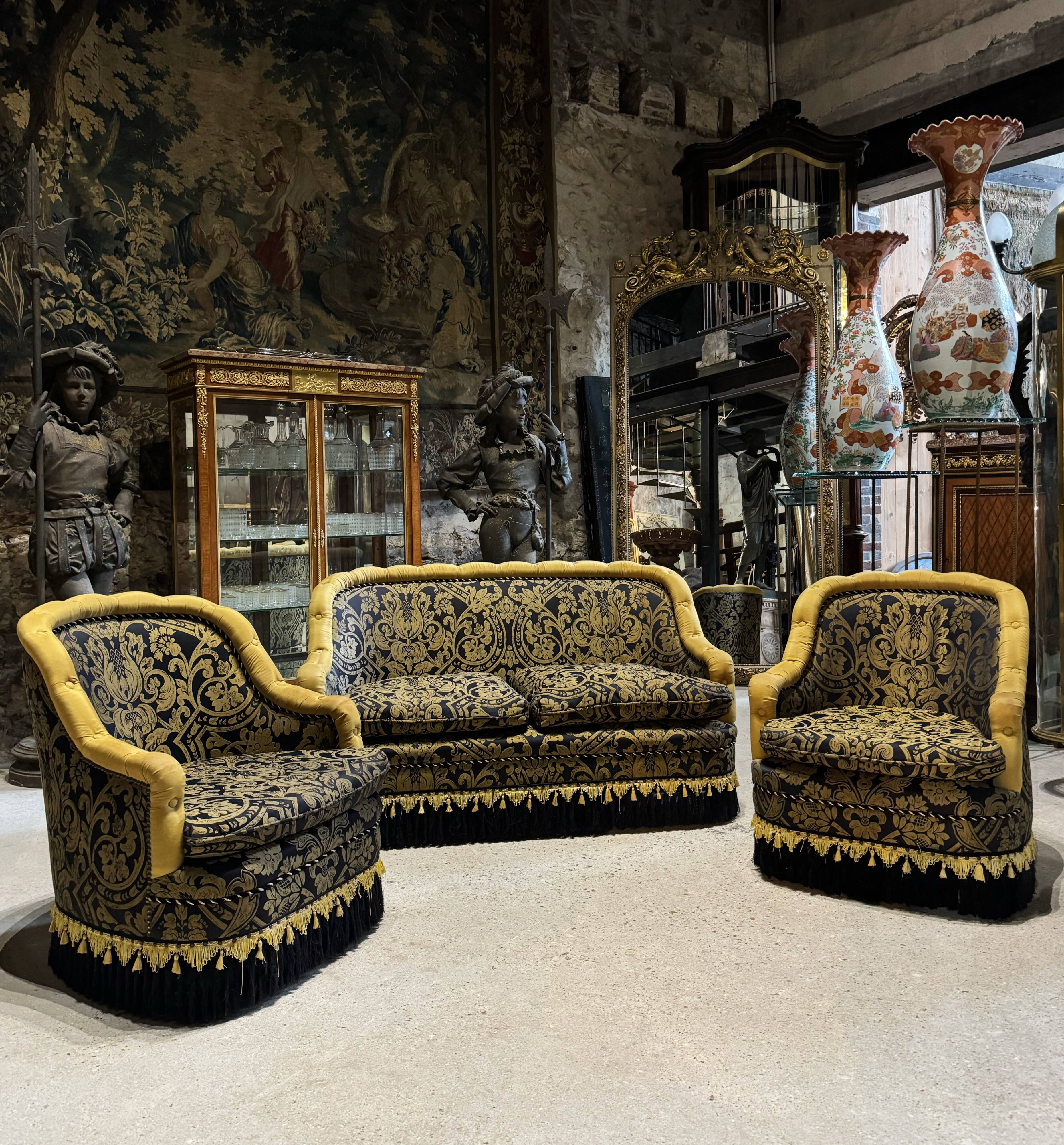 Napoleon III style living room with floral decoration