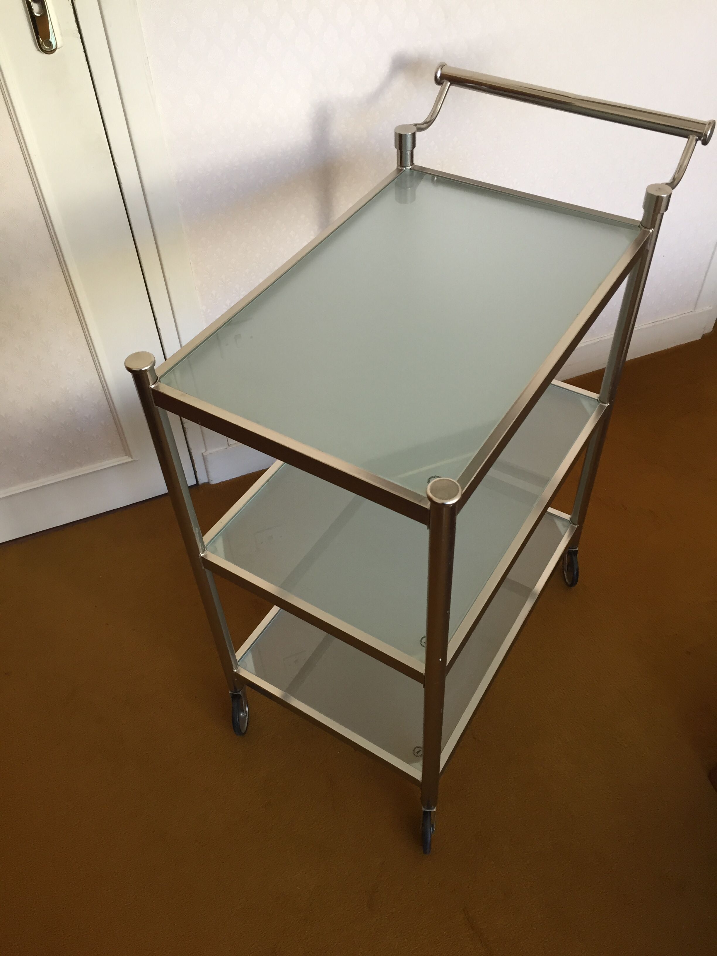 Metal and sand glass rolling table